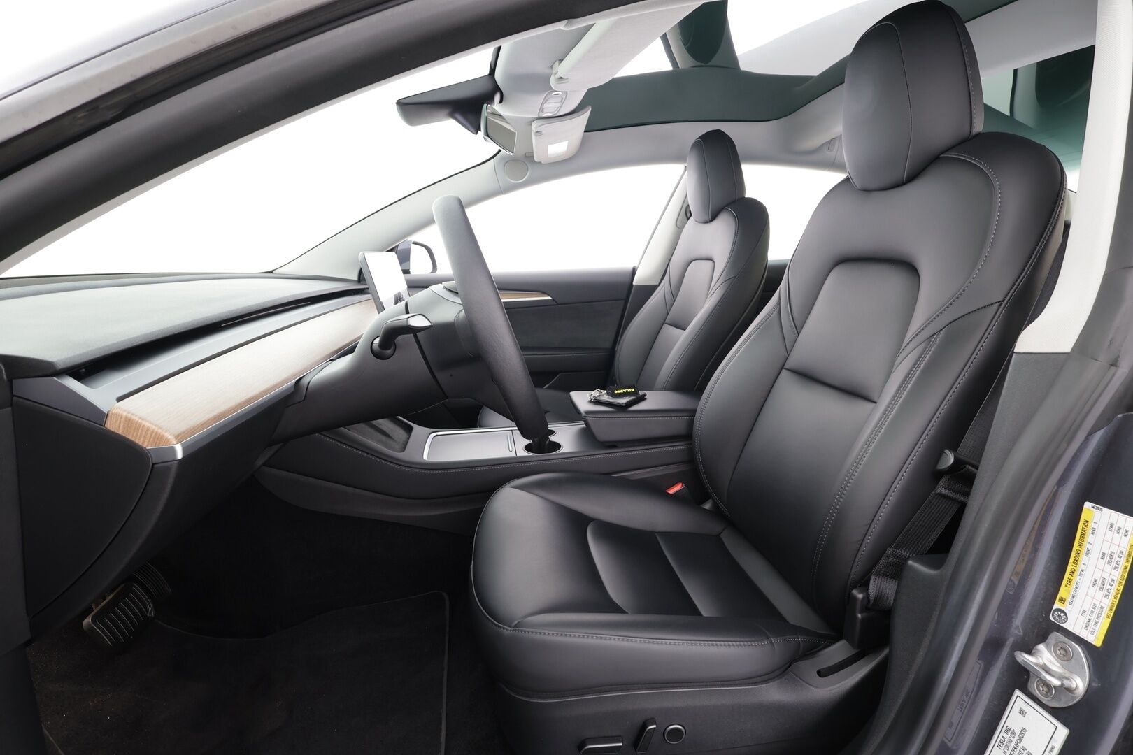 Tesla Model 3 2023 Long Range * ILP / ACC / Lasikatto / Matrix-LED / P.Kamera / Muistipenkki / Premium Audio / Navi / Keyless * - 2x Latauskaapelit