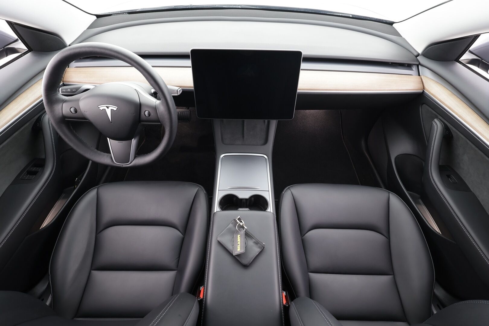 Tesla Model 3 2023 Long Range * ILP / ACC / Lasikatto / Matrix-LED / P.Kamera / Muistipenkki / Premium Audio / Navi / Keyless * - 2x Latauskaapelit