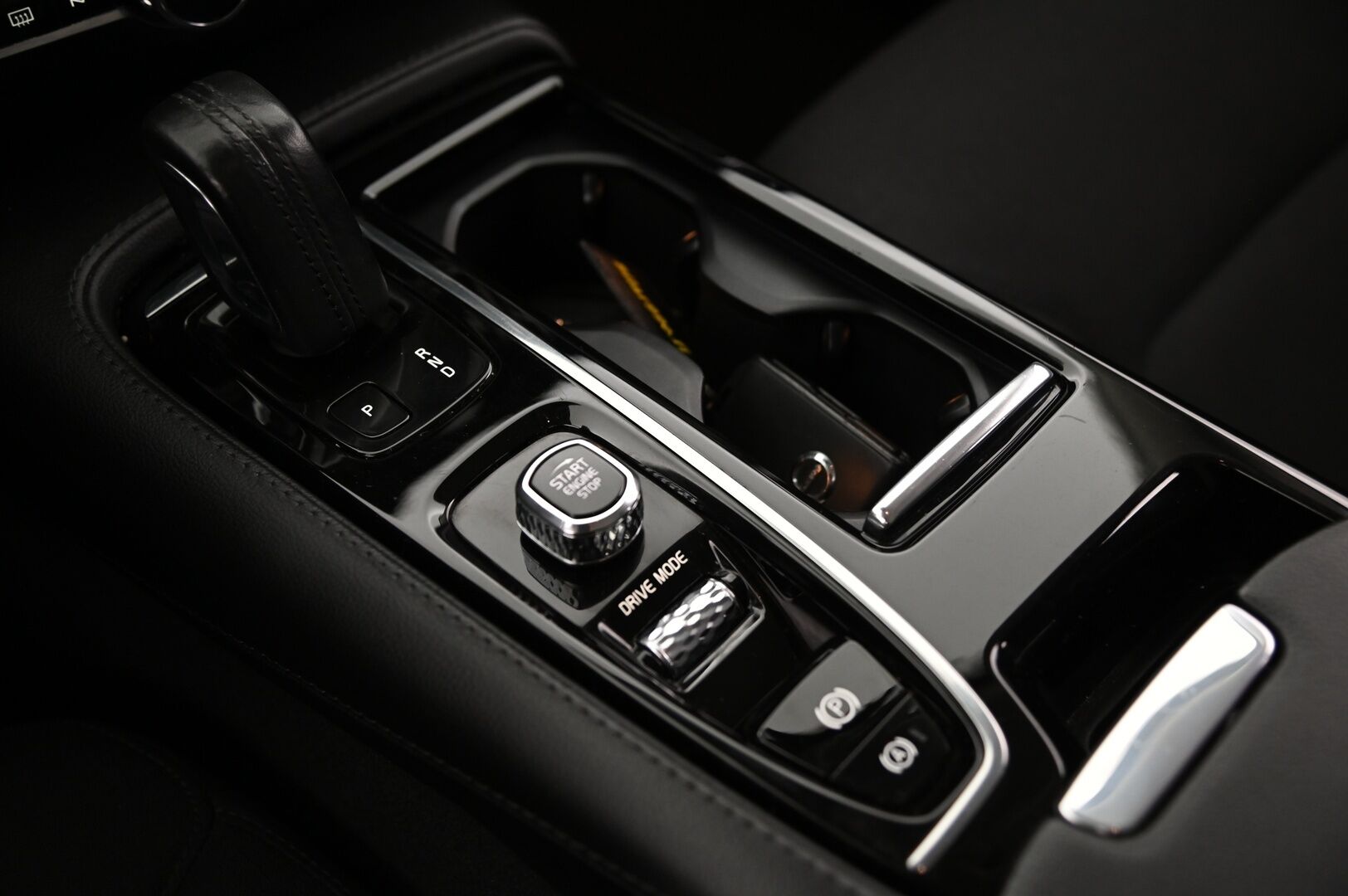Volvo V60 2020 T8 TwE AWD Momentum aut. - | ACC | Webasto | Full-LED | Kaistavahti | Vetokoukku