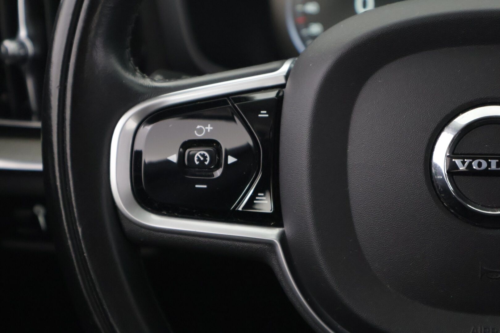 Volvo V60 2020 T6 TwE AWD Inscription aut *Adapt. vakkari / Webasto / Tehdaskoukku / Full LED /  BLIS / Navi / P.Kamera* - 2x renkaat vanteineen / Jakohihna juuri vaihdettu