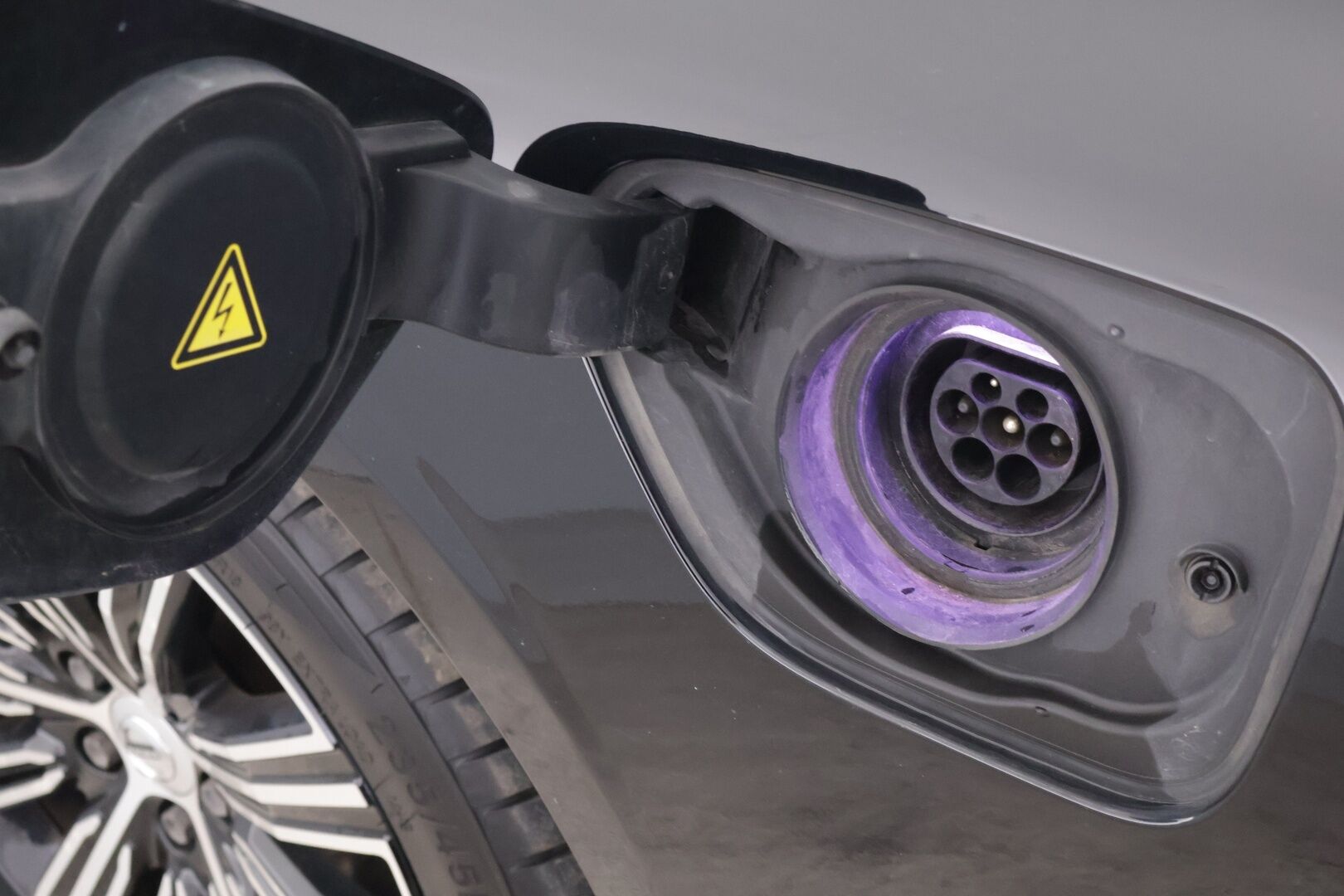 Volvo V60 2020 T6 TwE AWD Inscription aut *Adapt. vakkari / Webasto / Tehdaskoukku / Full LED /  BLIS / Navi / P.Kamera* - 2x renkaat vanteineen / Jakohihna juuri vaihdettu - Osta nyt, maksa vasta ensi vuonna