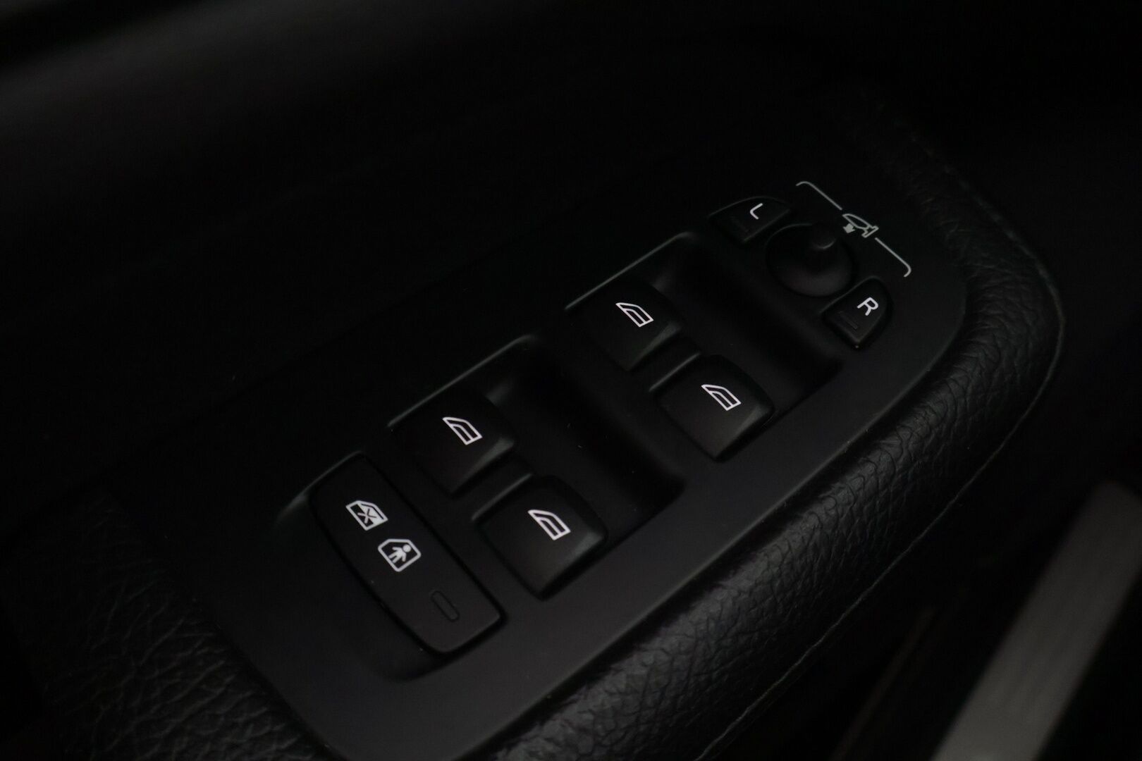 Volvo V60 2020 T6 TwE AWD Inscription aut *Adapt. vakkari / Webasto / Tehdaskoukku / Full LED /  BLIS / Navi / P.Kamera* - 2x renkaat vanteineen / Jakohihna juuri vaihdettu