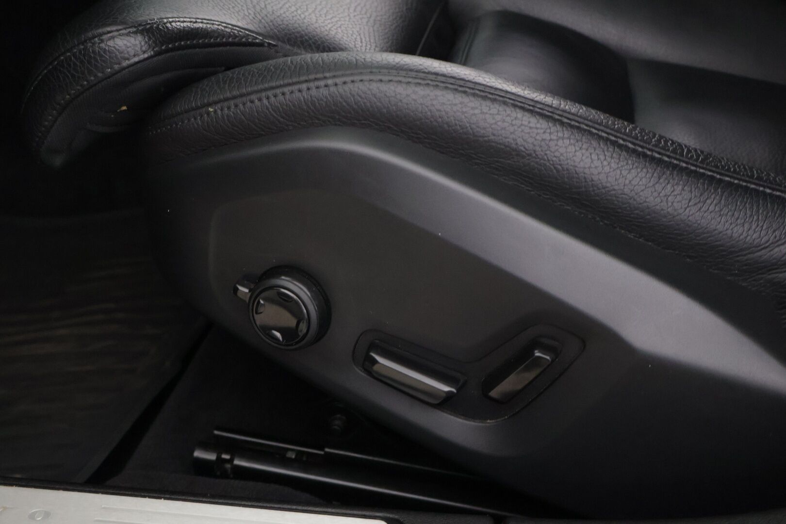 Volvo V60 2020 T6 TwE AWD Inscription aut *Adapt. vakkari / Webasto / Tehdaskoukku / Full LED /  BLIS / Navi / P.Kamera* - 2x renkaat vanteineen / Jakohihna juuri vaihdettu