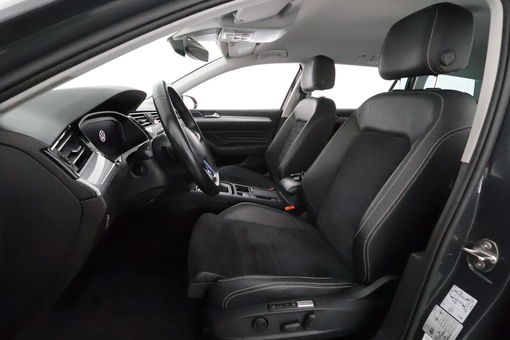 Volkswagen Passat 2021 Variant GTE Plug-In Hybrid 160 kW (218 hv) DSG *Webasto / ACC / LED / P.Kamera / Hierova Muistipenkki / Navi* - 2x Latauskaapelit / Kahdet Renkaat / Merkkihuollettu! - HULLU BLACKWEEK KORKOTARJOUS 2,49%