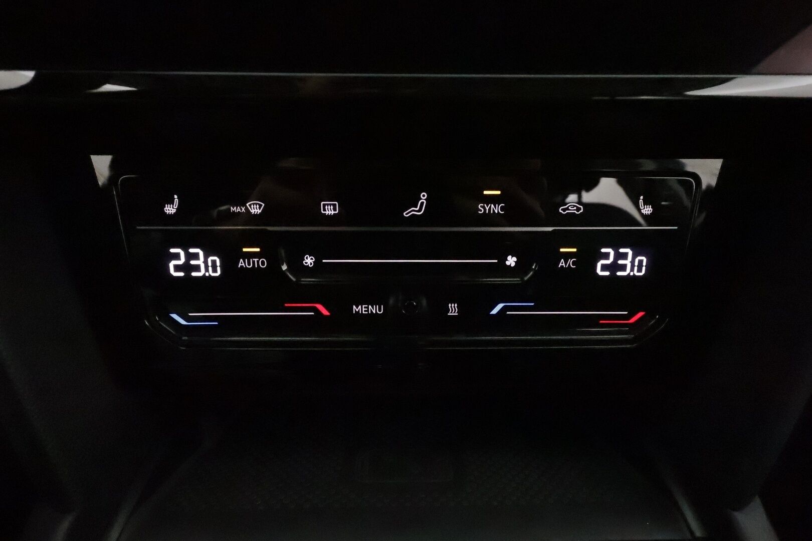 Volkswagen Passat 2021 Variant GTE Plug-In Hybrid 160 kW (218 hv) DSG *Webasto / ACC / LED / P.Kamera / Hierova Muistipenkki / Navi* - 2x Latauskaapelit / Kahdet Renkaat / Merkkihuollettu!