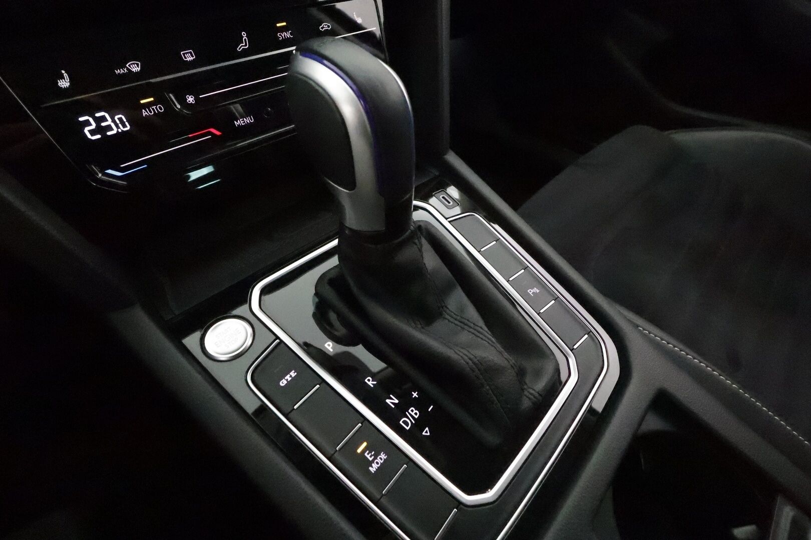 Volkswagen Passat 2021 Variant GTE Plug-In Hybrid 160 kW (218 hv) DSG *Webasto / ACC / LED / P.Kamera / Hierova Muistipenkki / Navi* - 2x Latauskaapelit / Kahdet Renkaat / Merkkihuollettu!