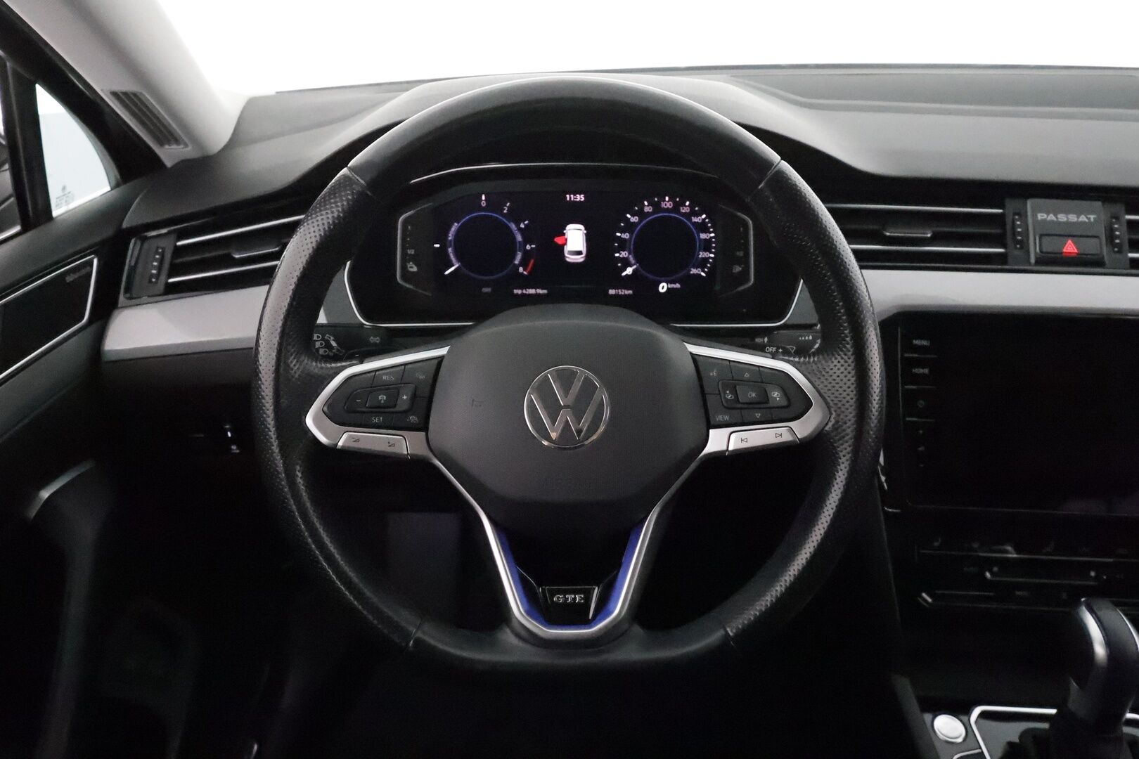 Volkswagen Passat 2021 Variant GTE Plug-In Hybrid 160 kW (218 hv) DSG *Webasto / ACC / LED / P.Kamera / Hierova Muistipenkki / Navi* - 2x Latauskaapelit / Kahdet Renkaat / Merkkihuollettu! - HULLU BLACKWEEK KORKOTARJOUS 2,49%