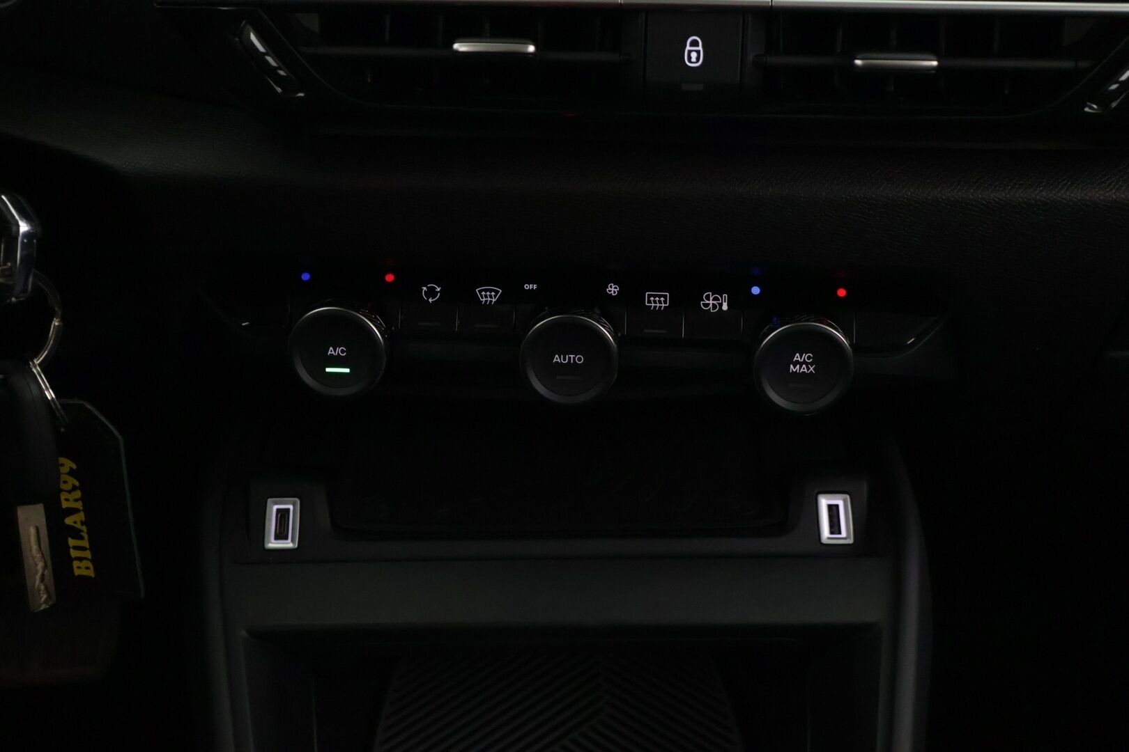 Citroen C4 2022 Full Electric 136 Shine 50 kWh Automaatti ** HUD / Vakkari / 360-kamera / ILP / Osanahka ** - *Akku kuntotarkastettu / Kahdet renkaat aluilla!*