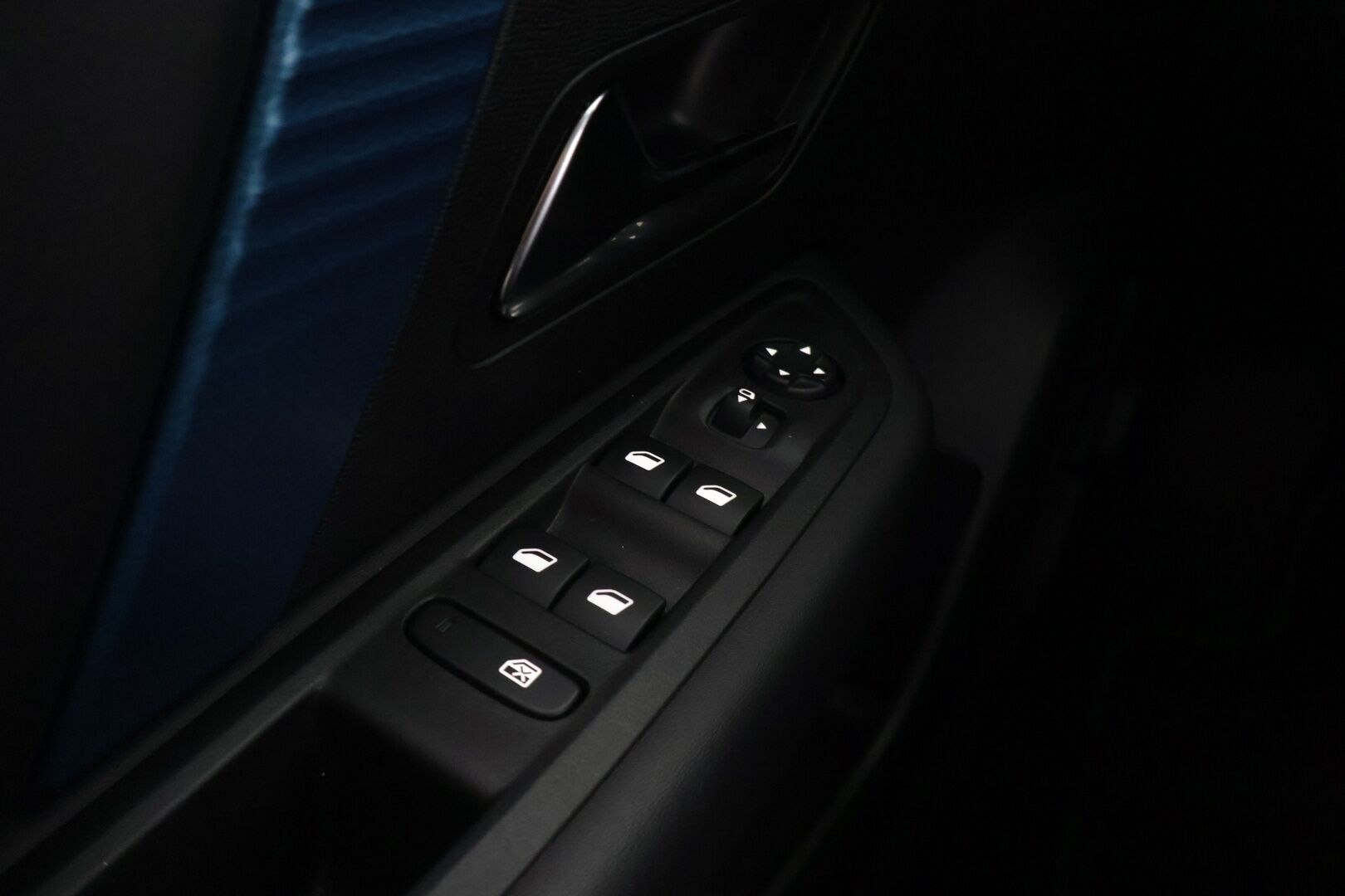 Citroen C4 2022 Full Electric 136 Shine 50 kWh Automaatti ** HUD / Vakkari / 360-kamera / ILP / Osanahka ** - *Akku kuntotarkastettu / Kahdet renkaat aluilla!*