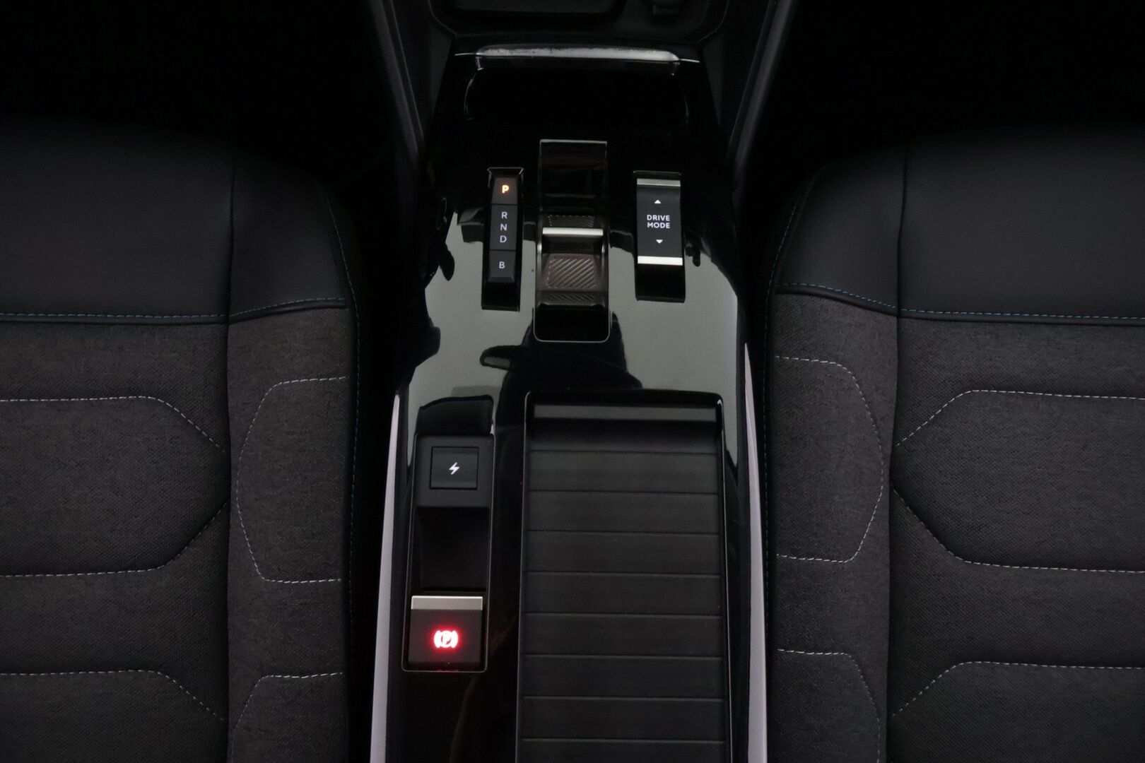 Citroen C4 2022 Full Electric 136 Shine 50 kWh Automaatti ** HUD / Vakkari / 360-kamera / ILP / Osanahka ** - *Akku kuntotarkastettu / Kahdet renkaat aluilla!*