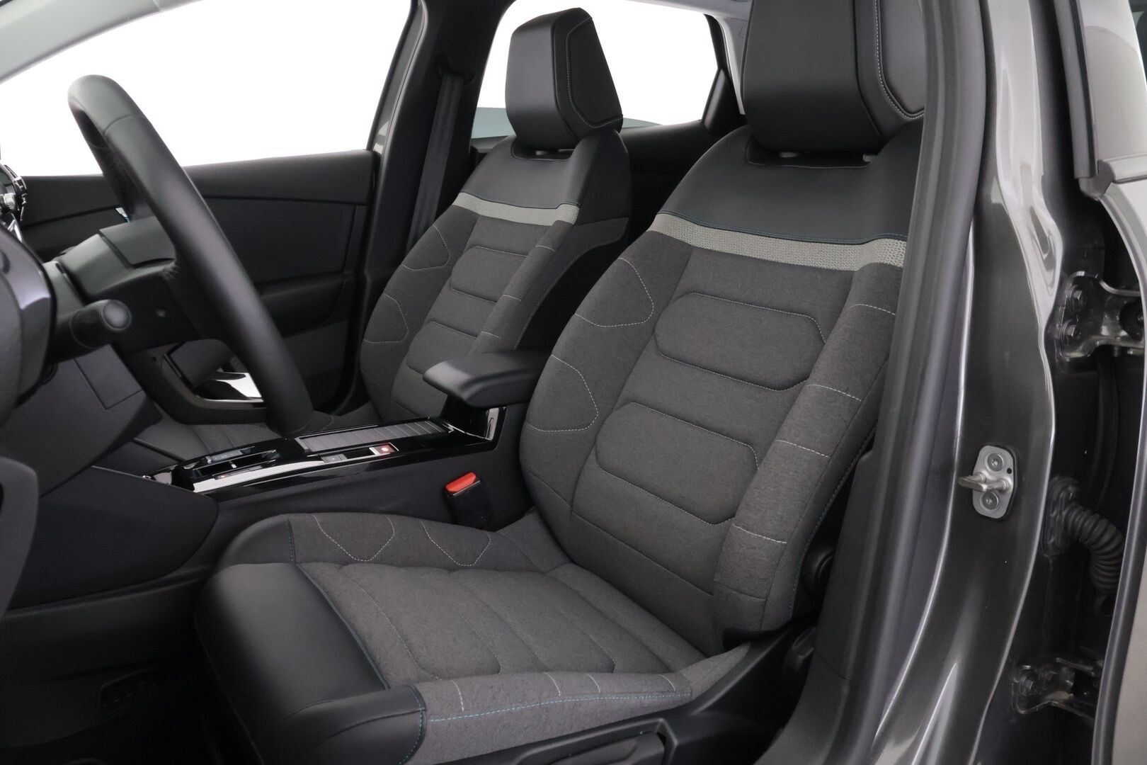 Citroen C4 2022 Full Electric 136 Shine 50 kWh Automaatti ** HUD / Vakkari / 360-kamera / ILP / Osanahka ** - *Akku kuntotarkastettu / Kahdet renkaat aluilla!*