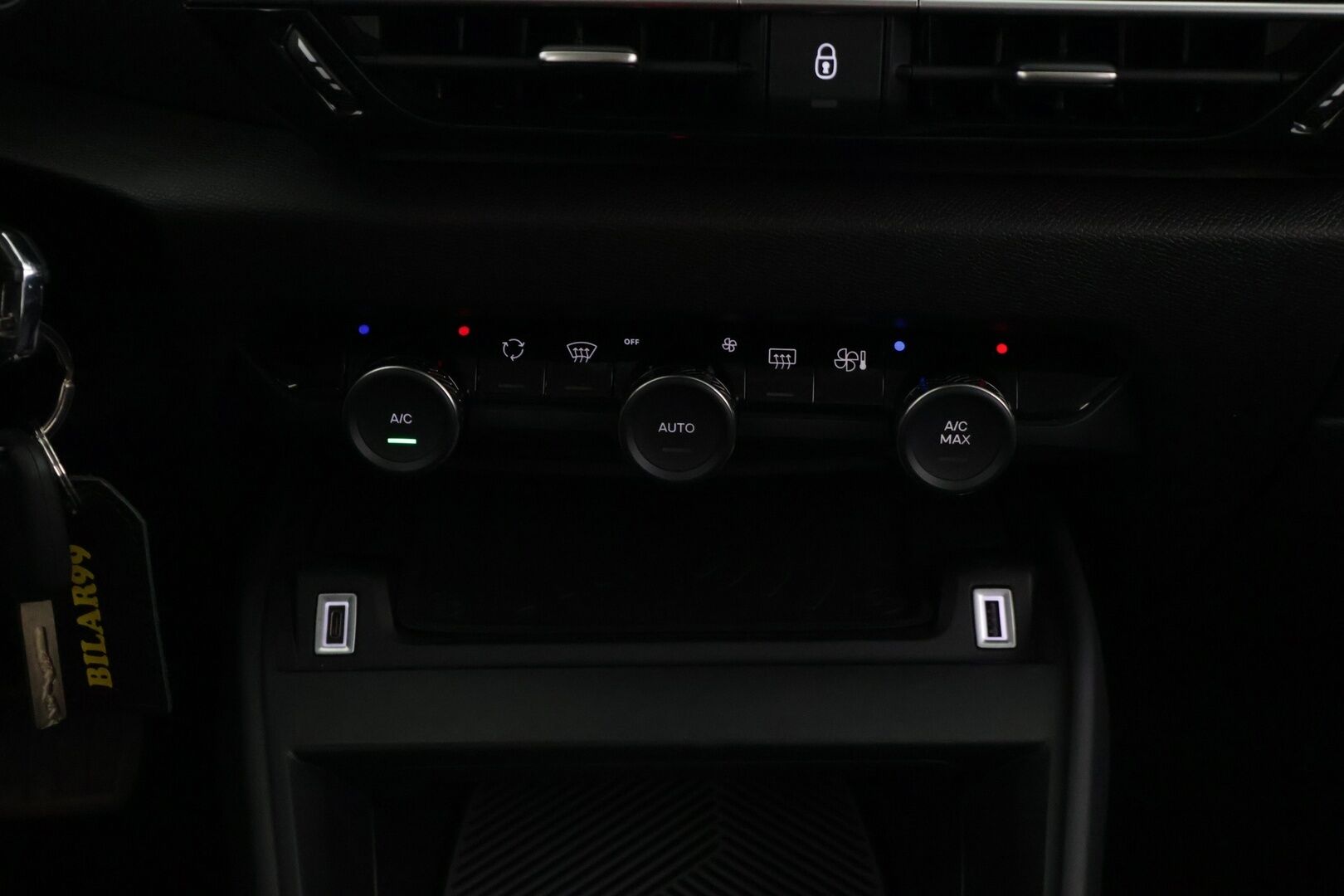 Citroen C4 2022 Full Electric 136 Shine 50 kWh Automaatti ** HUD / Vakkari / 360-kamera / ILP / Osanahka ** - *Akku kuntotarkastettu / Kahdet renkaat aluilla!*