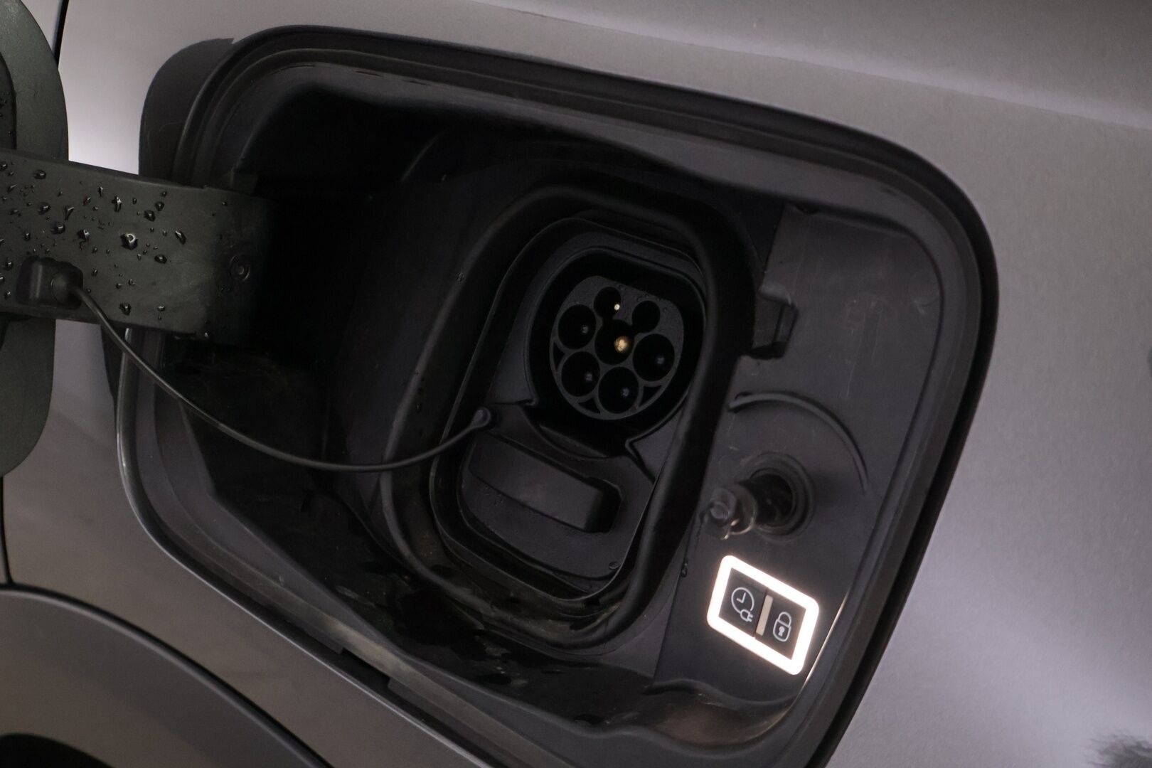 Citroen C4 2022 Full Electric 136 Shine 50 kWh Automaatti ** HUD / Vakkari / 360-kamera / ILP / Osanahka ** - *Akku kuntotarkastettu / Kahdet renkaat aluilla!*