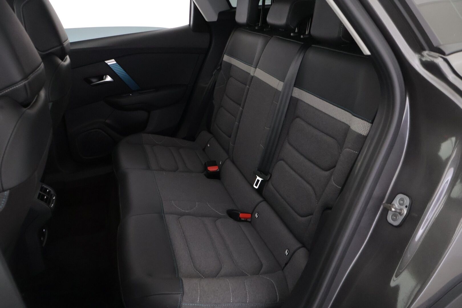 Citroen C4 2022 Full Electric 136 Shine 50 kWh Automaatti ** HUD / Vakkari / 360-kamera / ILP / Osanahka ** - *Akku kuntotarkastettu / Kahdet renkaat aluilla!*