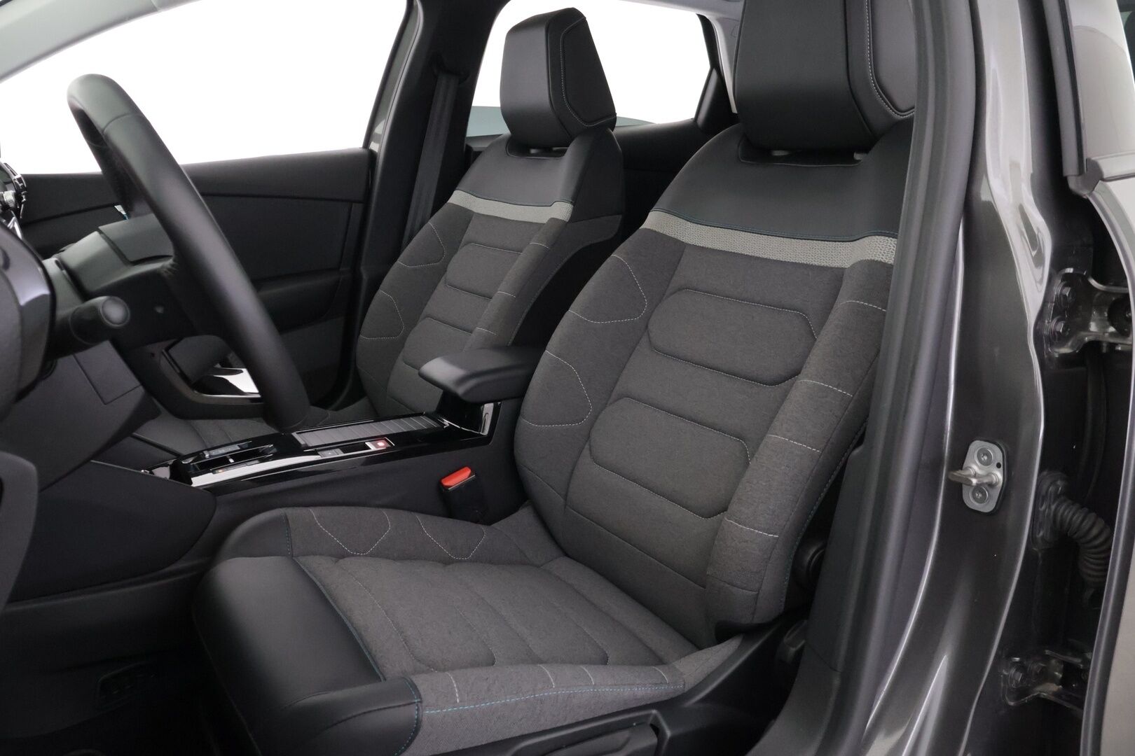 Citroen C4 2022 Full Electric 136 Shine 50 kWh Automaatti ** HUD / Vakkari / 360-kamera / ILP / Osanahka ** - *Akku kuntotarkastettu / Kahdet renkaat aluilla!*