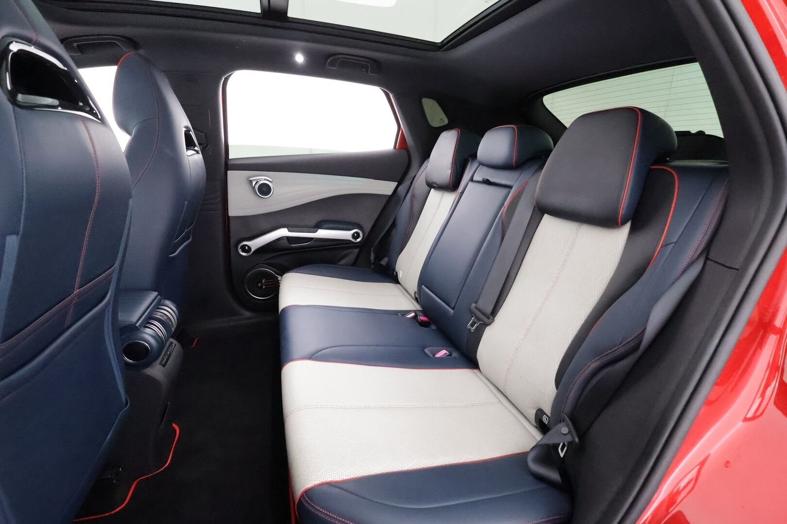 BYD Atto 3 2023 Design - | ACC | ILP | Panorama | Sähkönahat | 360° kamera | Ambient light | BSM | Lane Assist | RCTA | Apple & Android | Keyless | Merkkihuollot | 