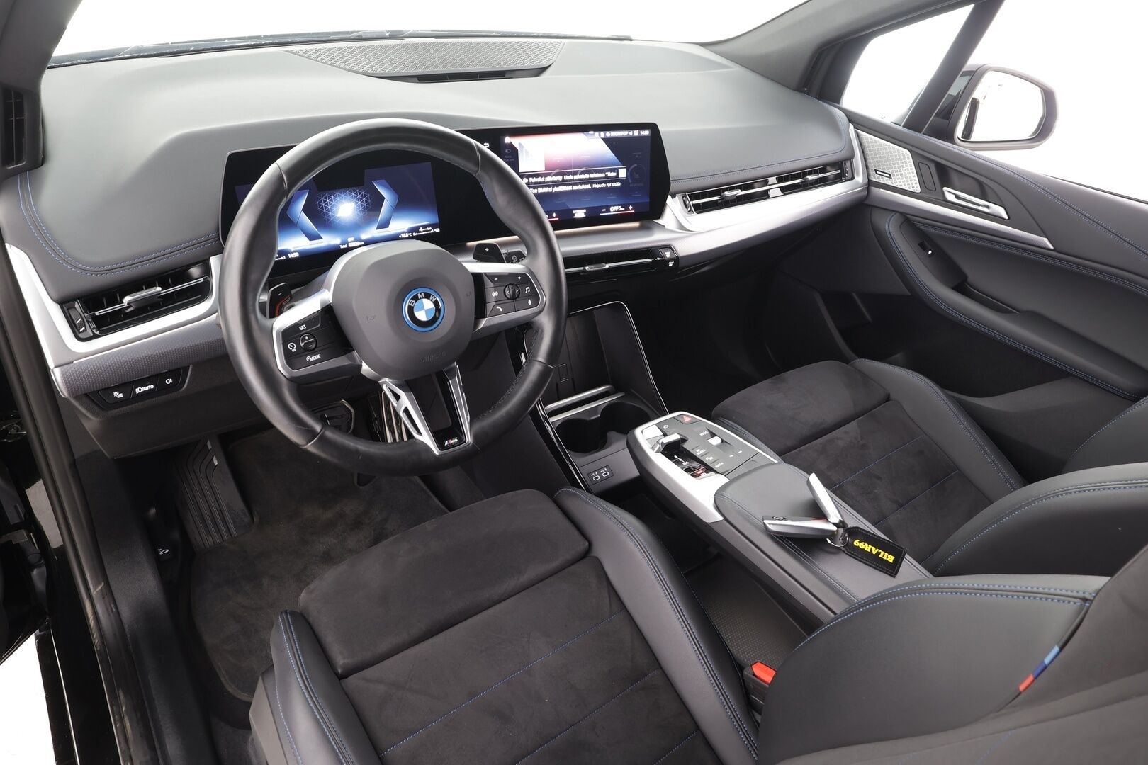 BMW 225 2024 U06 Active Tourer 225e A xDrive Charged Edition M Sport - | ACC | Koukku | Lisälämmitin | Widescreen | H/K | Muistipenkki | P.Kamera | Adapt. LED | Puolinahat | Comfort Access | Apple&Android | 1.Om Suomi-auto | Kahdet renkaat | Merkkihuollettu |