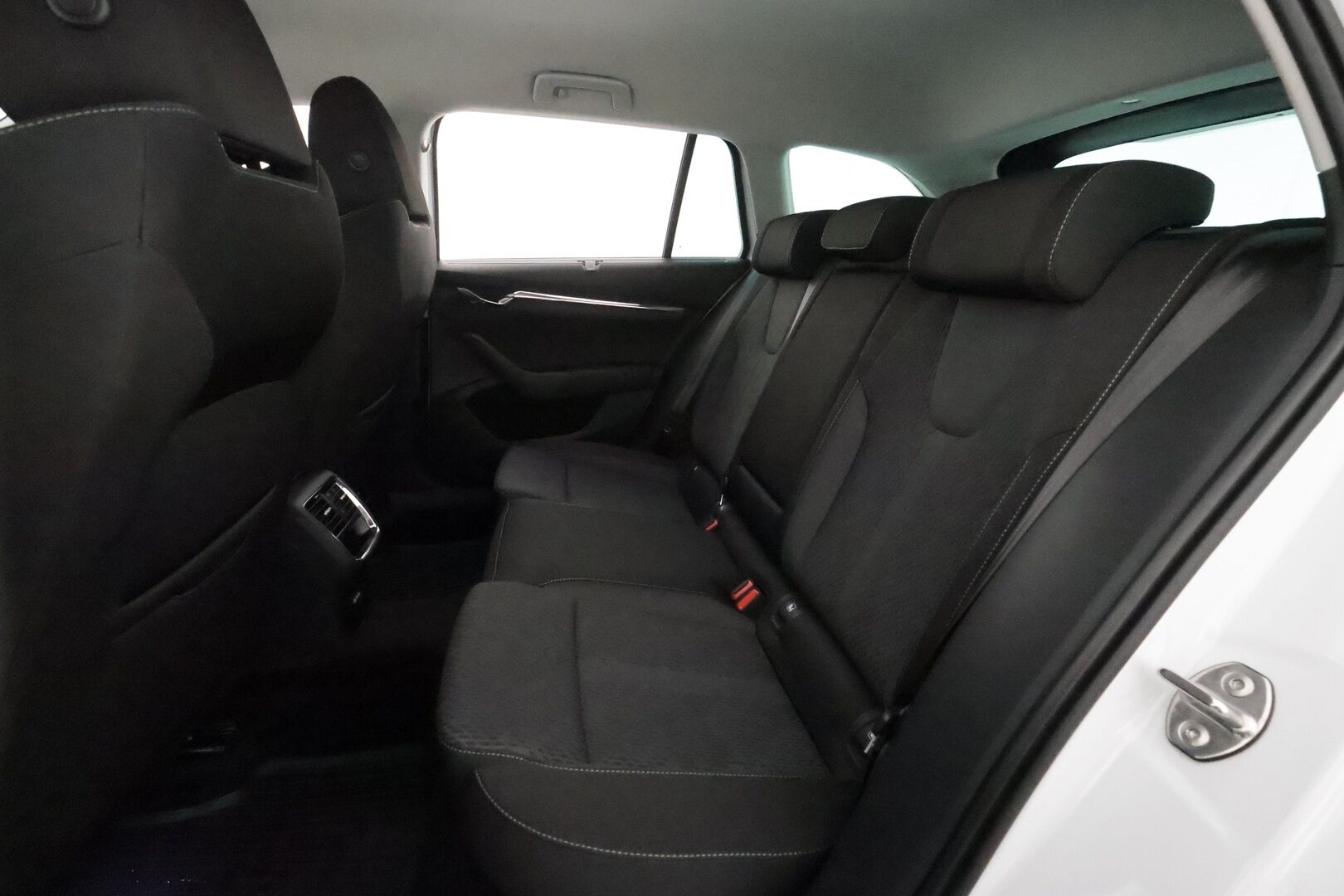 Skoda Octavia 2024 Combi 1.4 TSI PHEV Style iV DSG Autom. **Webasto / Koukku / Adapt.Vakkari / Matrix-LED / P.Kamera / Navi / Keyless** - 3,99 % KORKOTARJOUS TÄHÄN AUTOON - Suomi-auto / 2x Latauskaapelit / Kahdet Renkaat 