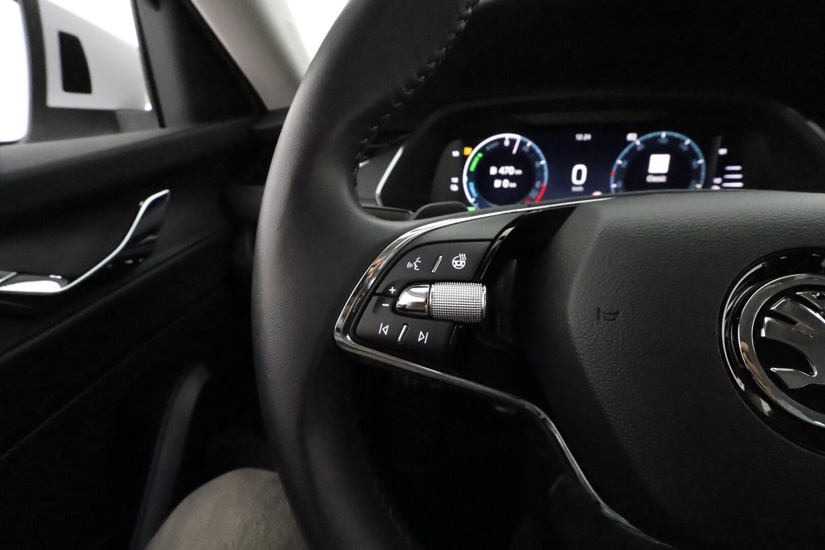 Skoda Octavia 2024 Combi 1.4 TSI PHEV Style iV DSG Autom. **Webasto / Koukku / Adapt.Vakkari / Matrix-LED / P.Kamera / Navi / Keyless** - 3,99 % KORKOTARJOUS TÄHÄN AUTOON - Suomi-auto / 2x Latauskaapelit / Kahdet Renkaat 