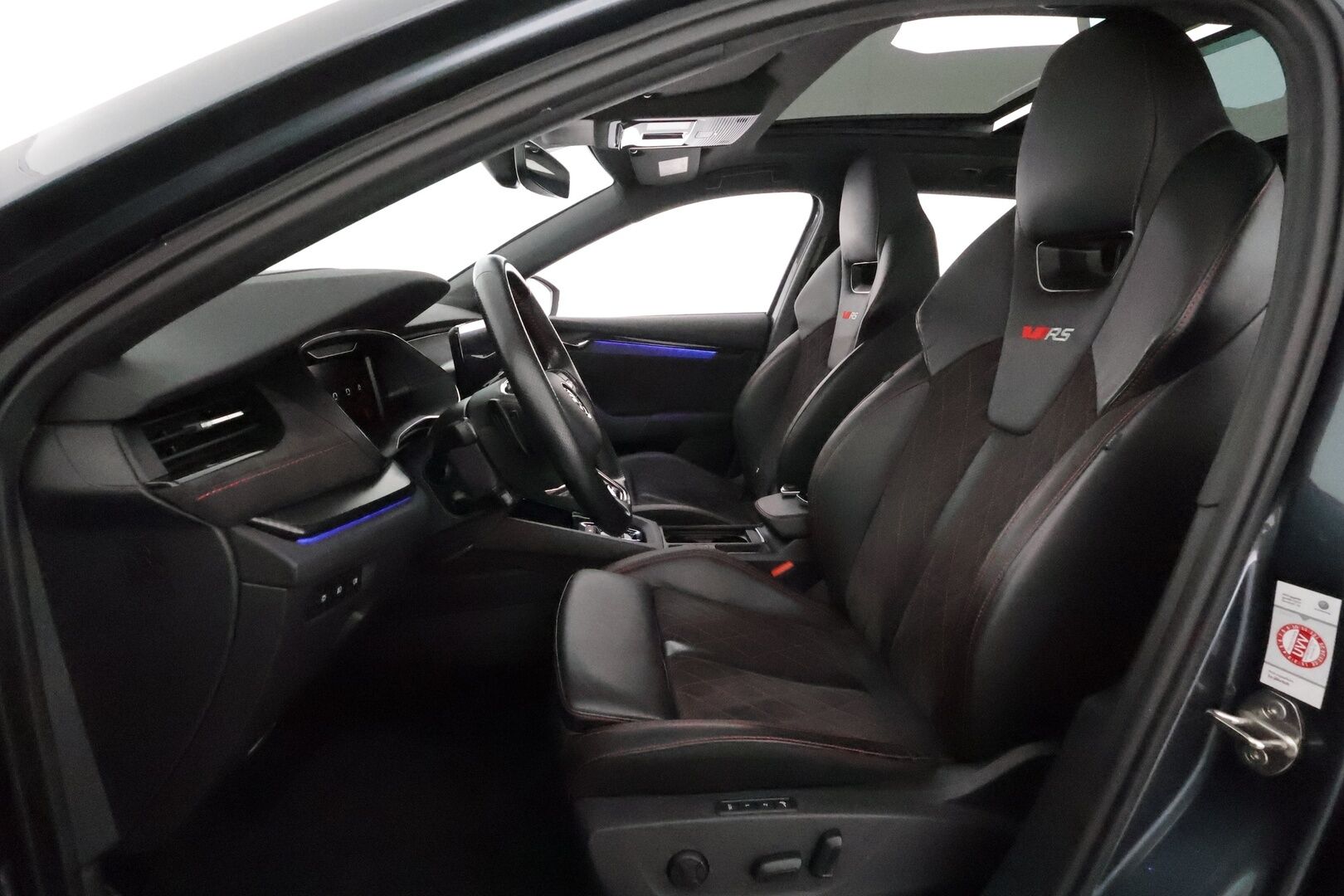 Skoda Octavia 2021 Combi 1.4 PHEV RS IV *ACC / HUD / Panorama / Canton / Hieronta / Matrix LED / Muistipenkit / Navi* - P.kamera / Kahdet renkaat aluvanteilla / Huippuvarusteet!