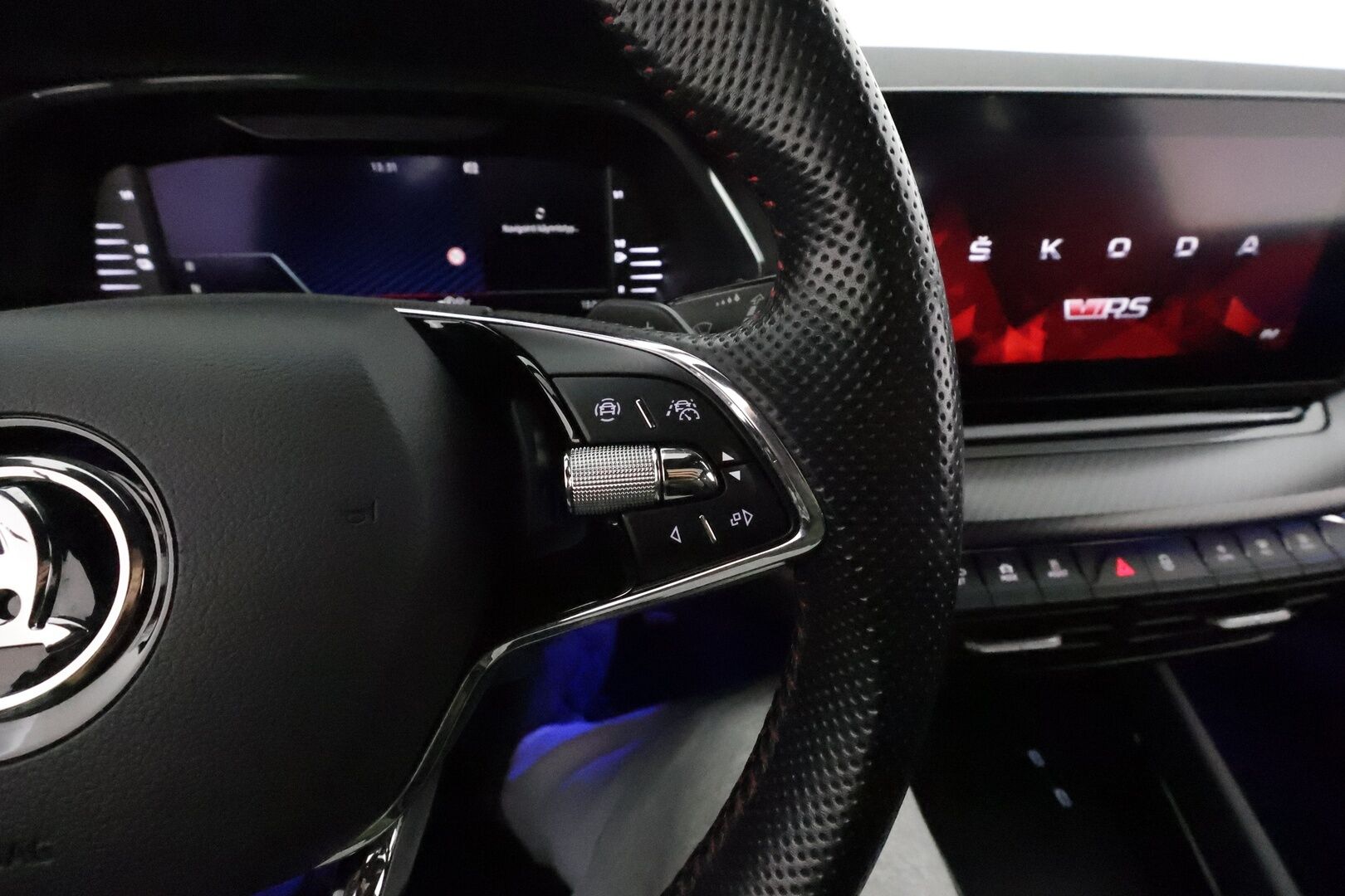 Skoda Octavia 2021 Combi 1.4 PHEV RS IV *ACC / HUD / Panorama / Canton / Hieronta / Matrix LED / Muistipenkit / Navi* - P.kamera / Kahdet renkaat aluvanteilla / Huippuvarusteet!