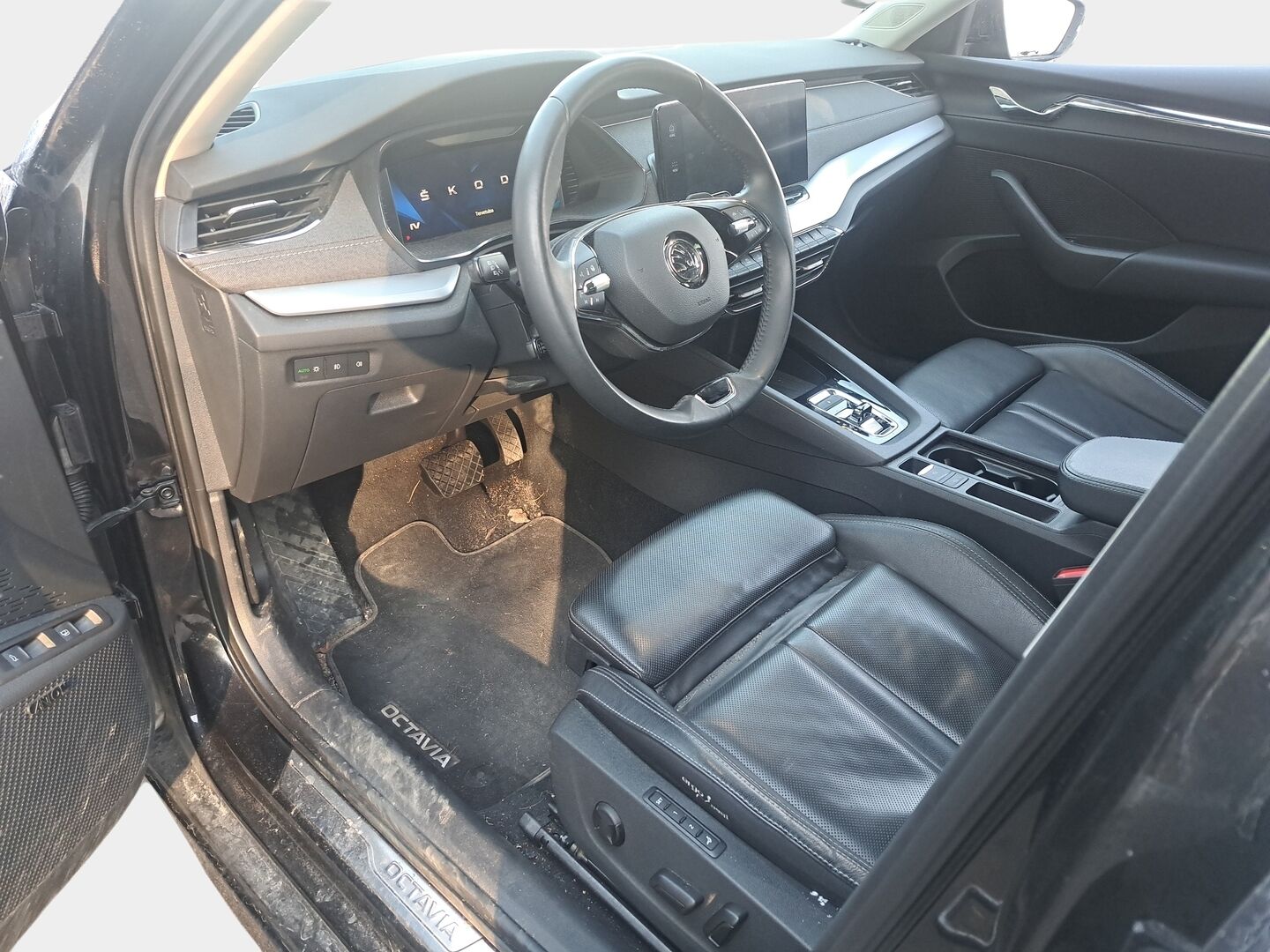 Skoda Octavia 2021 13 kWh Combi 1,4 TSI PHEV Style **Webasto / Canton / HUD / ilmastoidut Nahat muistilla / ACC / Matrix ** - Taloudellinen / Merkkihuollettu / P.Kamera / KeyLess / BLIS / Kahdet renkaat vanteineen