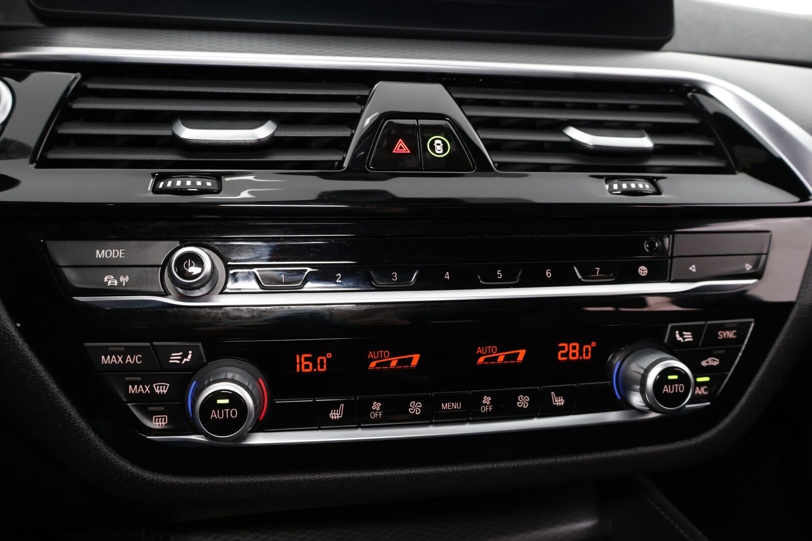 BMW 530 2021 G31 Touring 530e xDrive M-Sport / Harman Kardon / Nahat / Keyless / P. Kamera / Vetokoukku - BMW 530 G31 Touring 530e xDrive / M-Sport / Adapt. LED /Harman Kardon / P. Kamera / Vetokoukku