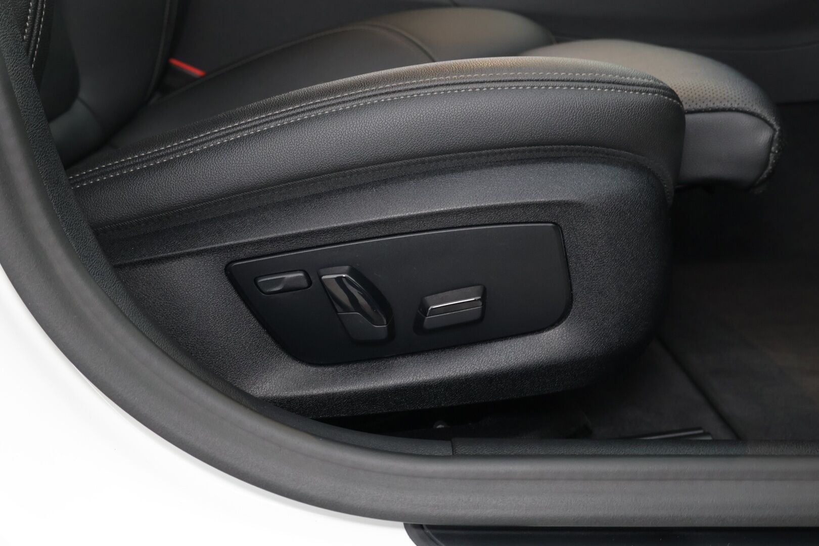 BMW 530 2021 G31 Touring 530e xDrive M-Sport / Harman Kardon / Nahat / Keyless / P. Kamera / Vetokoukku - BMW 530 G31 Touring 530e xDrive / M-Sport / Adapt. LED /Harman Kardon / P. Kamera / Vetokoukku