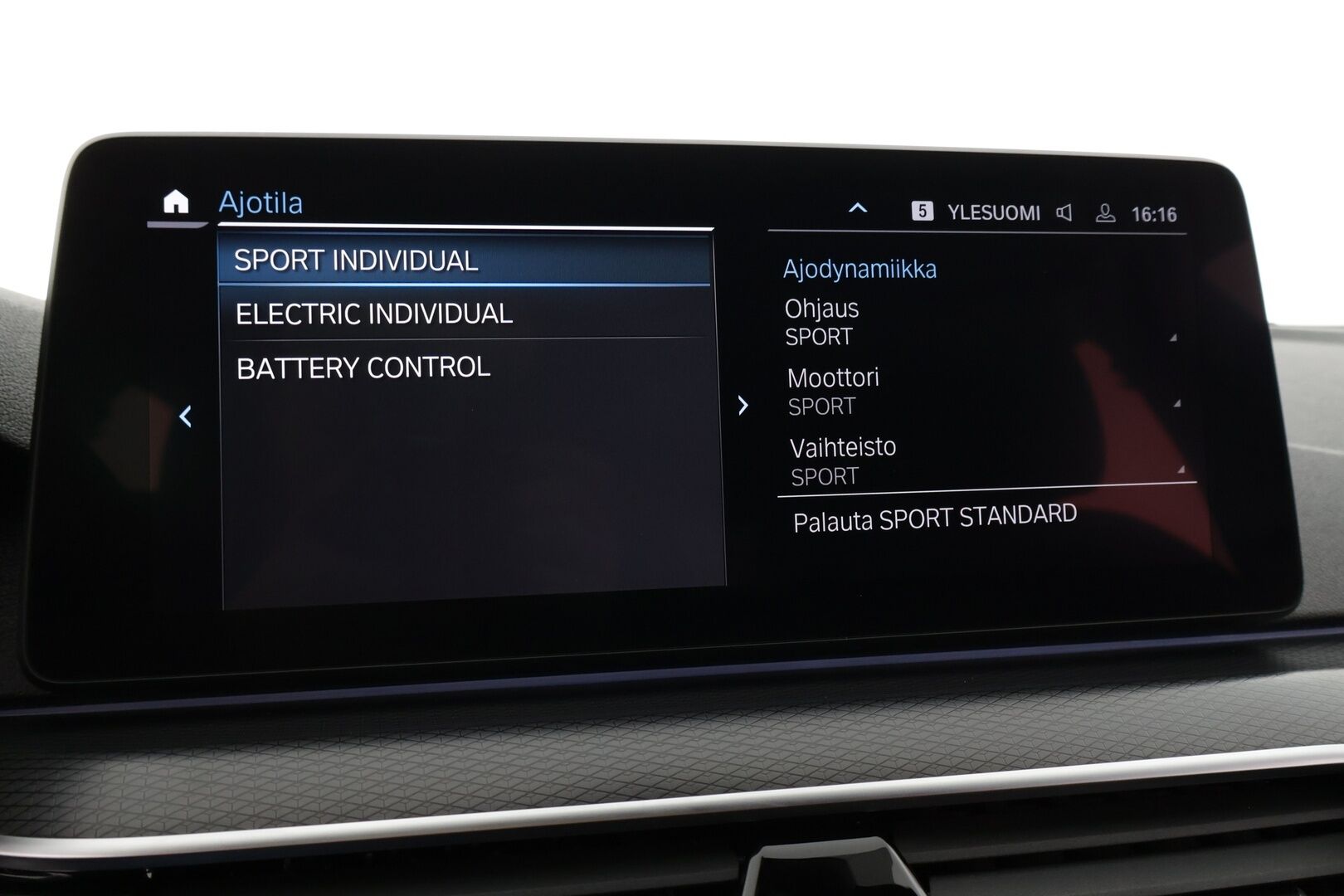 BMW 530 2021 G31 Touring 530e xDrive M-Sport / Harman Kardon / Nahat / Keyless / P. Kamera / Vetokoukku - BMW 530 G31 Touring 530e xDrive / M-Sport / Adapt. LED /Harman Kardon / P. Kamera / Vetokoukku