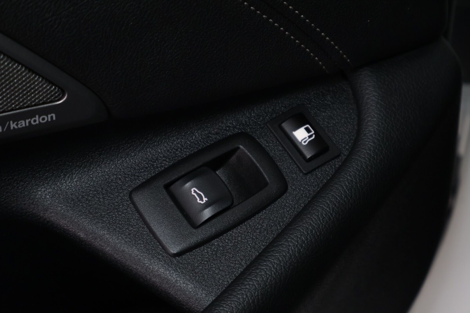 BMW 530 2021 G31 Touring 530e xDrive M-Sport / Harman Kardon / Nahat / Keyless / P. Kamera / Vetokoukku - BMW 530 G31 Touring 530e xDrive / M-Sport / Adapt. LED /Harman Kardon / P. Kamera / Vetokoukku