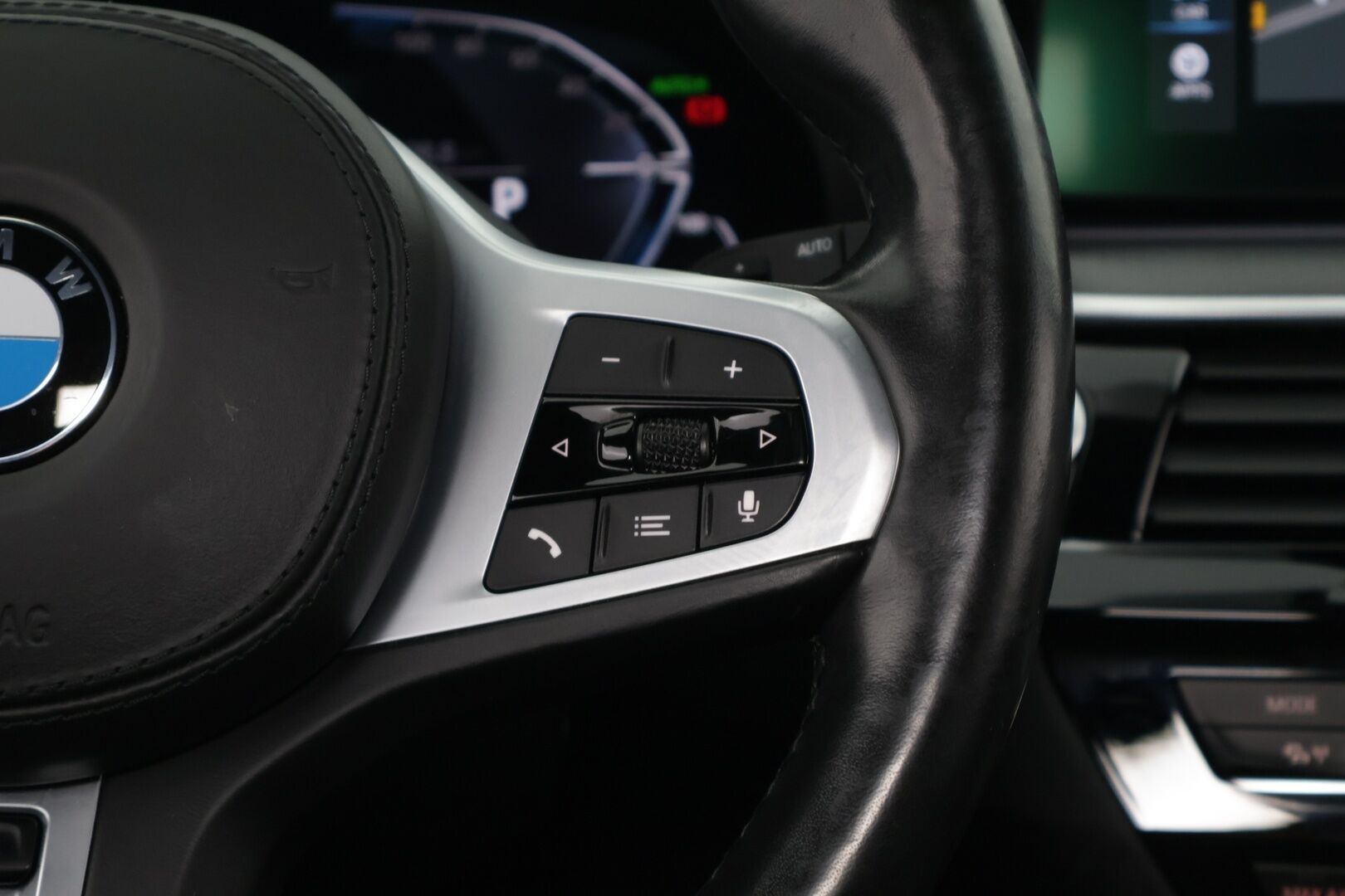 BMW 530 2021 G31 Touring 530e xDrive M-Sport / Harman Kardon / Nahat / Keyless / P. Kamera / Vetokoukku - BMW 530 G31 Touring 530e xDrive / M-Sport / Adapt. LED /Harman Kardon / P. Kamera / Vetokoukku