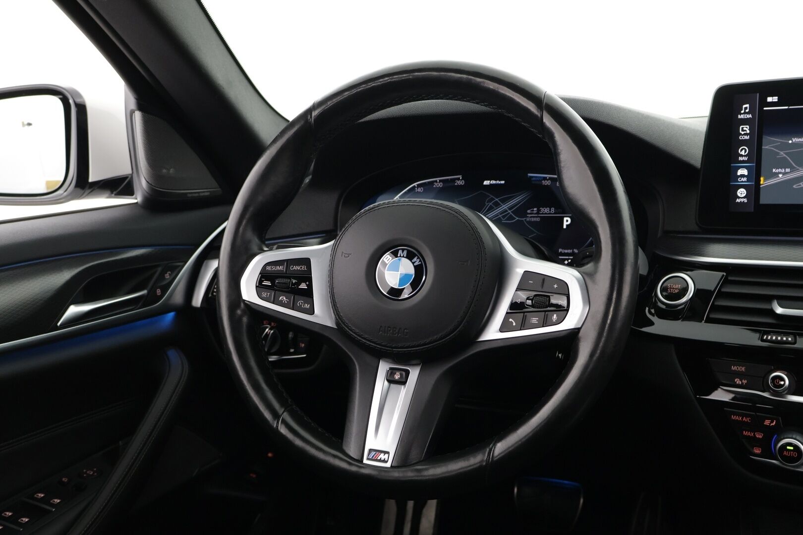 BMW 530 2021 G31 Touring 530e xDrive M-Sport / Harman Kardon / Nahat / Keyless / P. Kamera / Vetokoukku - BMW 530 G31 Touring 530e xDrive / M-Sport / Adapt. LED /Harman Kardon / P. Kamera / Vetokoukku