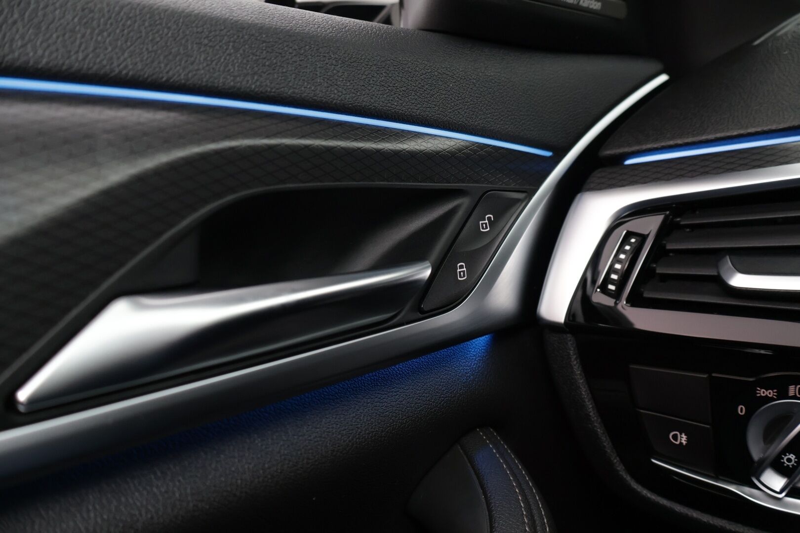 BMW 530 2021 G31 Touring 530e xDrive M-Sport / Harman Kardon / Nahat / Keyless / P. Kamera / Vetokoukku - BMW 530 G31 Touring 530e xDrive / M-Sport / Adapt. LED /Harman Kardon / P. Kamera / Vetokoukku