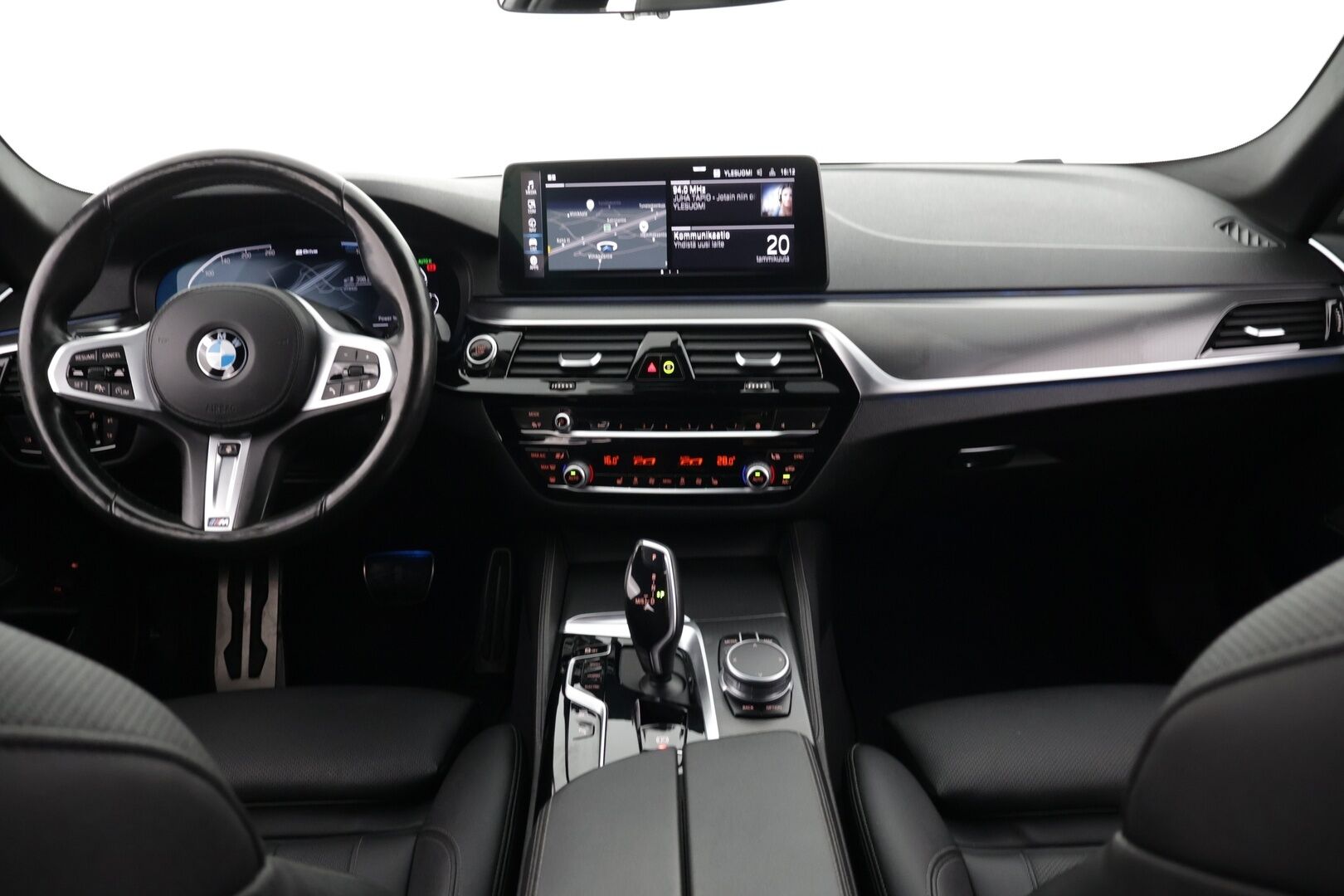 BMW 530 2021 G31 Touring 530e xDrive M-Sport / Harman Kardon / Nahat / Keyless / P. Kamera / Vetokoukku - BMW 530 G31 Touring 530e xDrive / M-Sport / Adapt. LED /Harman Kardon / P. Kamera / Vetokoukku