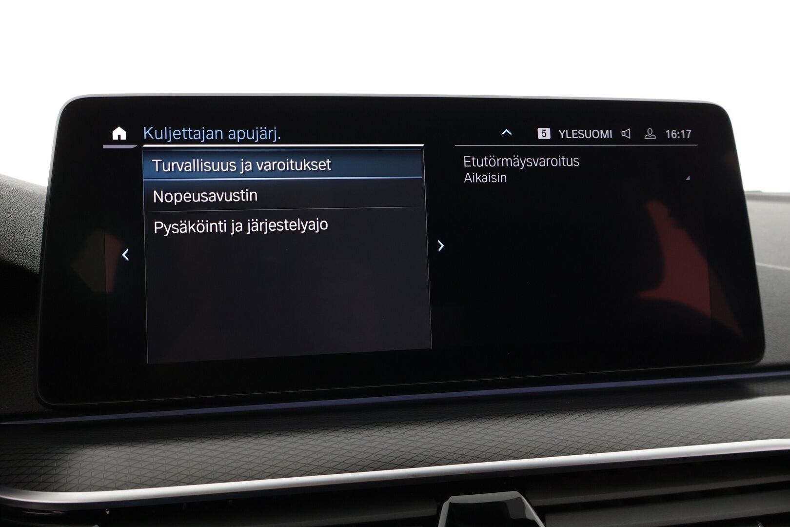 BMW 530 2021 G31 Touring 530e xDrive M-Sport / Harman Kardon / Nahat / Keyless / P. Kamera / Vetokoukku - BMW 530 G31 Touring 530e xDrive / M-Sport / Adapt. LED /Harman Kardon / P. Kamera / Vetokoukku