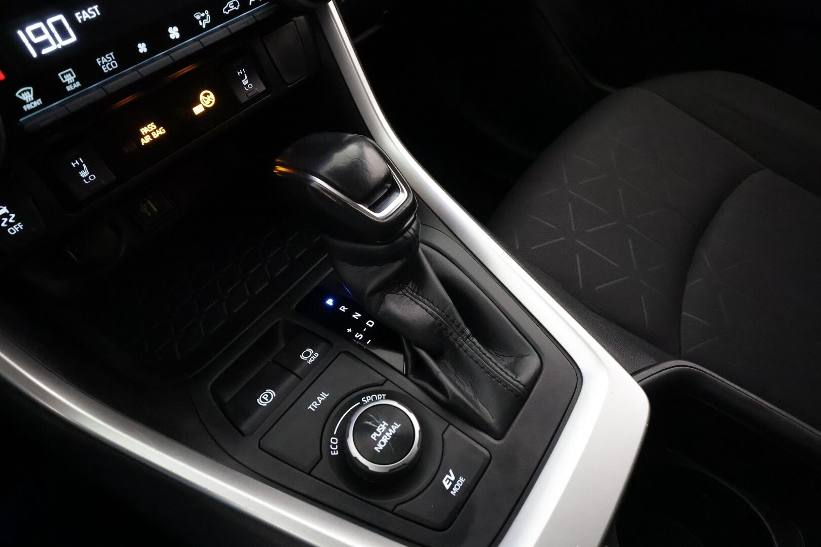 Toyota RAV4 2024 2,5 Hybrid AWD-i Edition * ACC / P.kamera / LED / Navi / Facelift * - 1.Om Suomi-auto / Kahdet renkaat aluvanteilla / Merkkihuollettu - HULLUT AVAJAISHULINAT KORKOTARJOUS 3,29 %