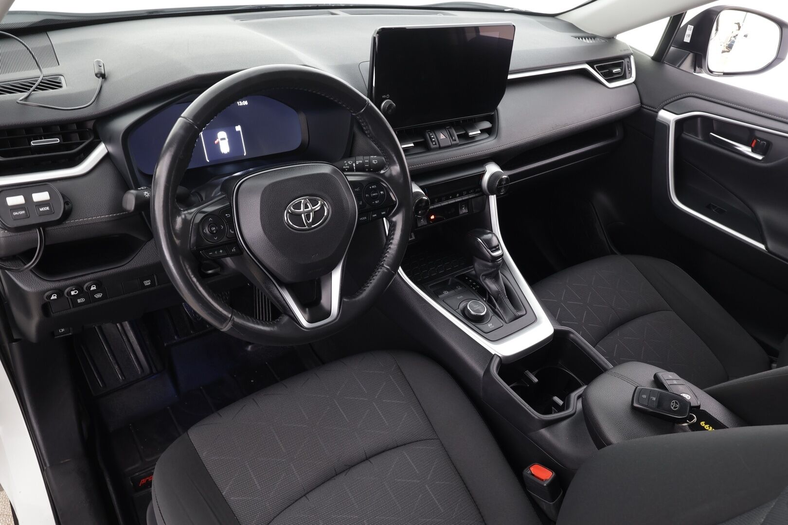 Toyota RAV4 2024 2,5 Hybrid AWD-i Edition * ACC / P.kamera / LED / Navi / Facelift * - 1.Om Suomi-auto / Kahdet renkaat aluvanteilla / Merkkihuollettu - HULLUT AVAJAISHULINAT KORKOTARJOUS 3,29 %