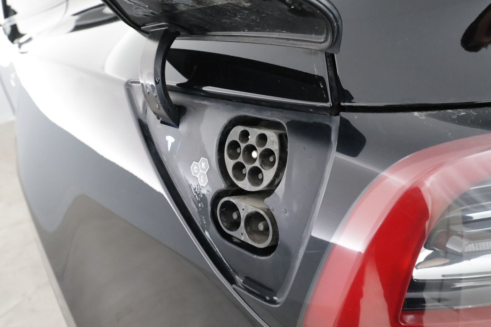 Tesla Model Y 2024 Performance * Koukku / ILP / ACC / Lasikatto / Premium Audio / P.Kamera / Matrix-LED / Muistipenkki / Kaistavahti * - 1-om Suomi-auto / 2x Latauskaapelit / Kahdet renkaat aluvanteilla - HULLUT AVAJAISHULINAT KORKOTARJOUS 3,29 %