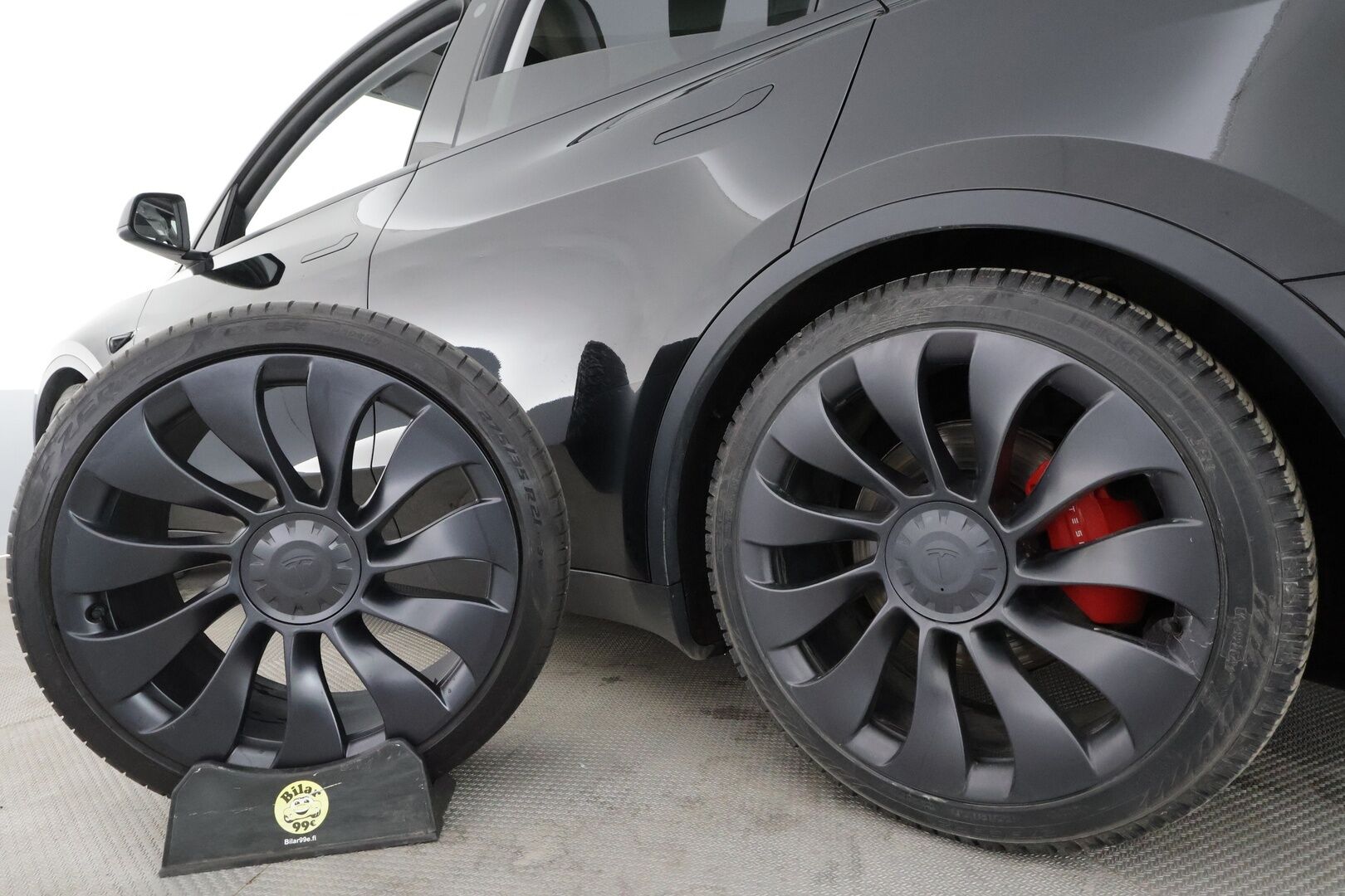 Tesla Model Y 2024 Performance * Koukku / ILP / ACC / Lasikatto / Premium Audio / P.Kamera / Matrix-LED / Muistipenkki / Kaistavahti * - 1-om Suomi-auto / 2x Latauskaapelit / Kahdet renkaat aluvanteilla - HULLUT AVAJAISHULINAT KORKOTARJOUS 3,29 %