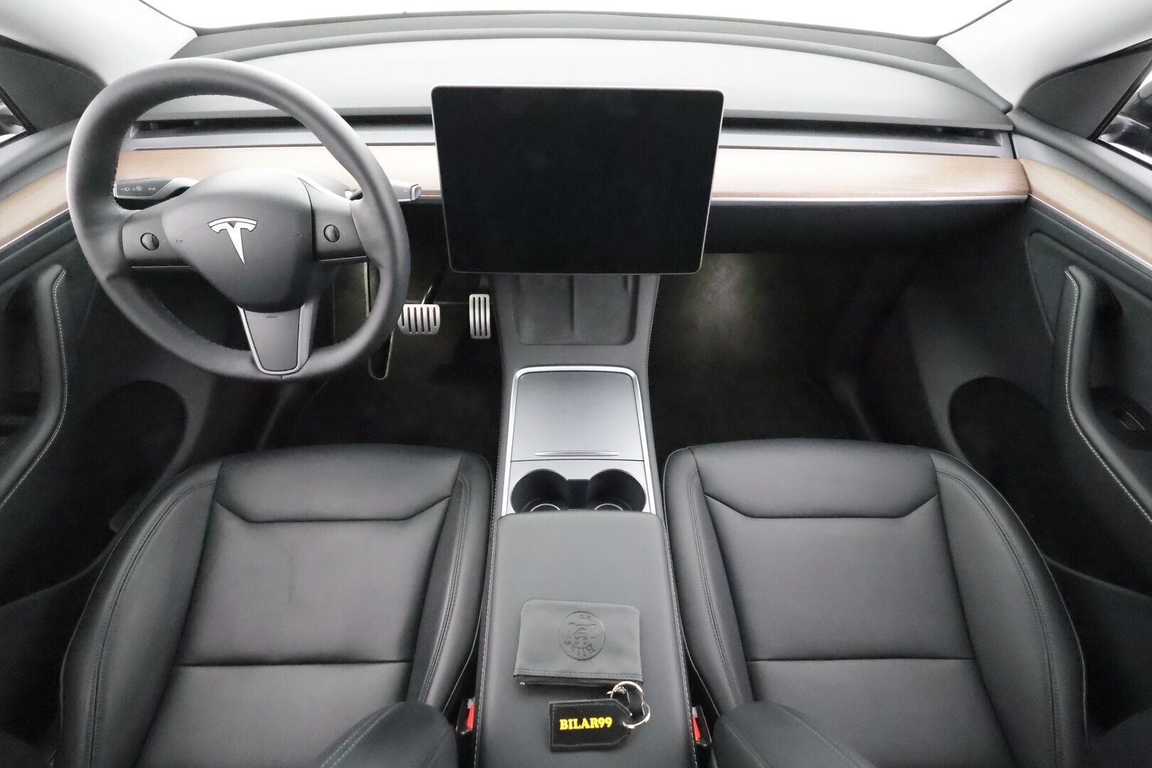 Tesla Model Y 2024 Performance * Koukku / ILP / ACC / Lasikatto / Premium Audio / P.Kamera / Matrix-LED / Muistipenkki / Kaistavahti * - 1-om Suomi-auto / 2x Latauskaapelit / Kahdet renkaat aluvanteilla - HULLUT AVAJAISHULINAT KORKOTARJOUS 3,29 %