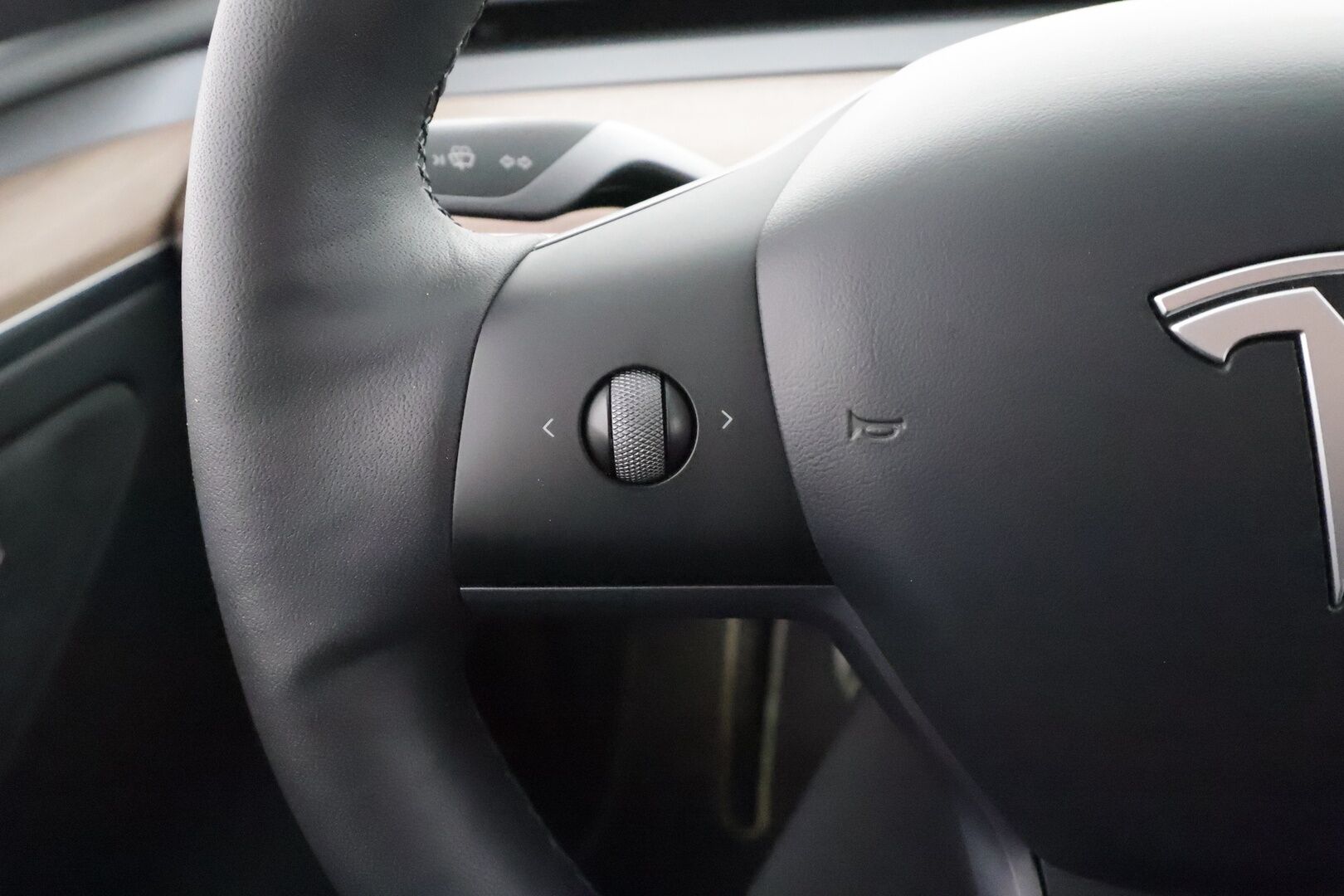 Tesla Model Y 2024 Performance * Koukku / ILP / ACC / Lasikatto / Premium Audio / P.Kamera / Matrix-LED / Muistipenkki / Kaistavahti * - 1-om Suomi-auto / 2x Latauskaapelit / Kahdet renkaat aluvanteilla - HULLUT AVAJAISHULINAT KORKOTARJOUS 3,29 %