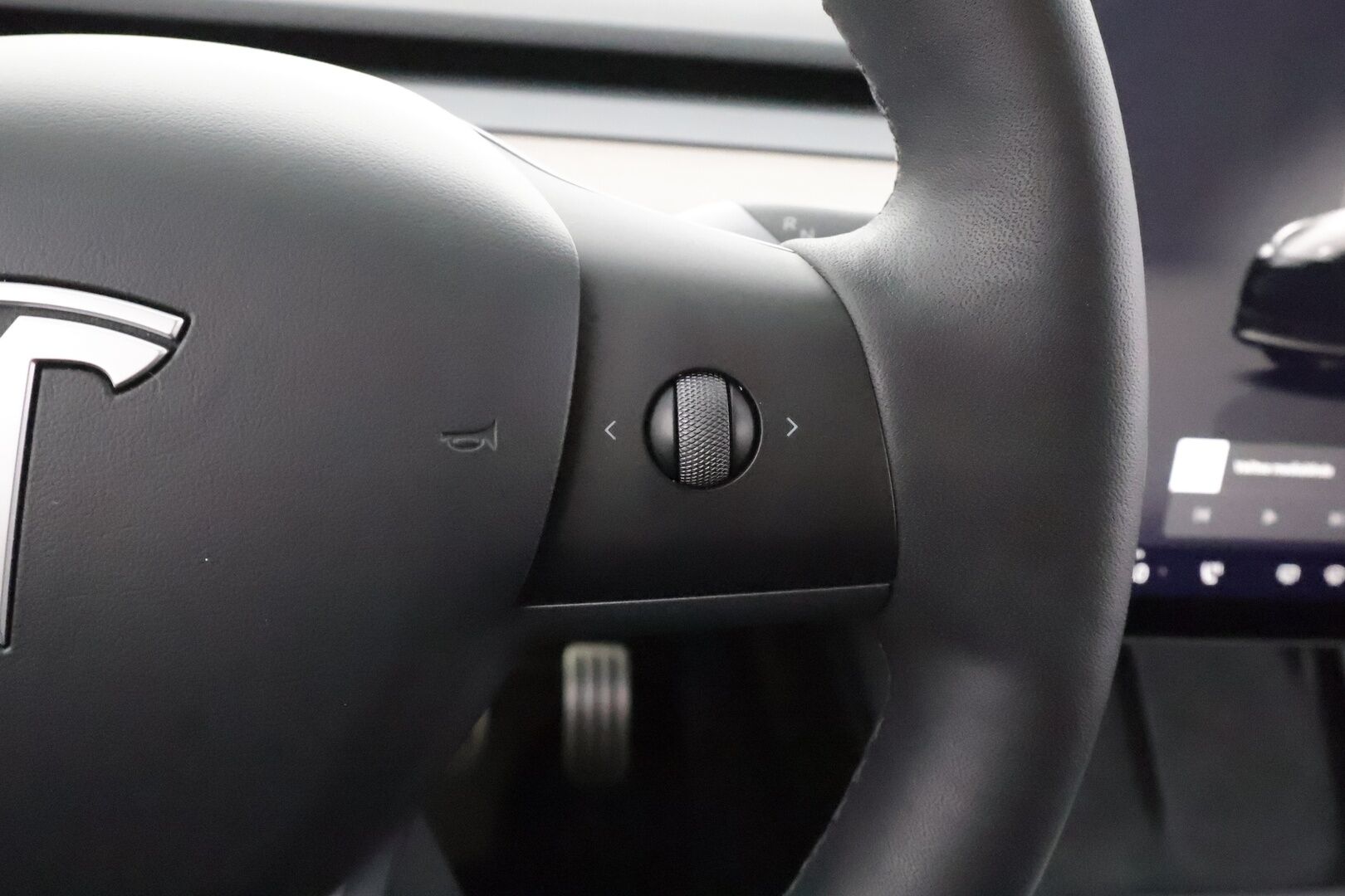 Tesla Model Y 2024 Performance * Koukku / ILP / ACC / Lasikatto / Premium Audio / P.Kamera / Matrix-LED / Muistipenkki / Kaistavahti * - 1-om Suomi-auto / 2x Latauskaapelit / Kahdet renkaat aluvanteilla - HULLUT AVAJAISHULINAT KORKOTARJOUS 3,29 %