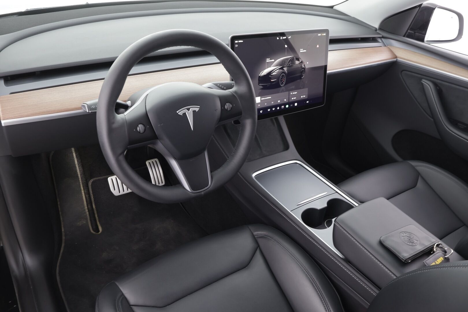 Tesla Model Y 2024 Performance * Koukku / ILP / ACC / Lasikatto / Premium Audio / P.Kamera / Matrix-LED / Muistipenkki / Kaistavahti * - 1-om Suomi-auto / 2x Latauskaapelit / Kahdet renkaat aluvanteilla - HULLUT AVAJAISHULINAT KORKOTARJOUS 3,29 %