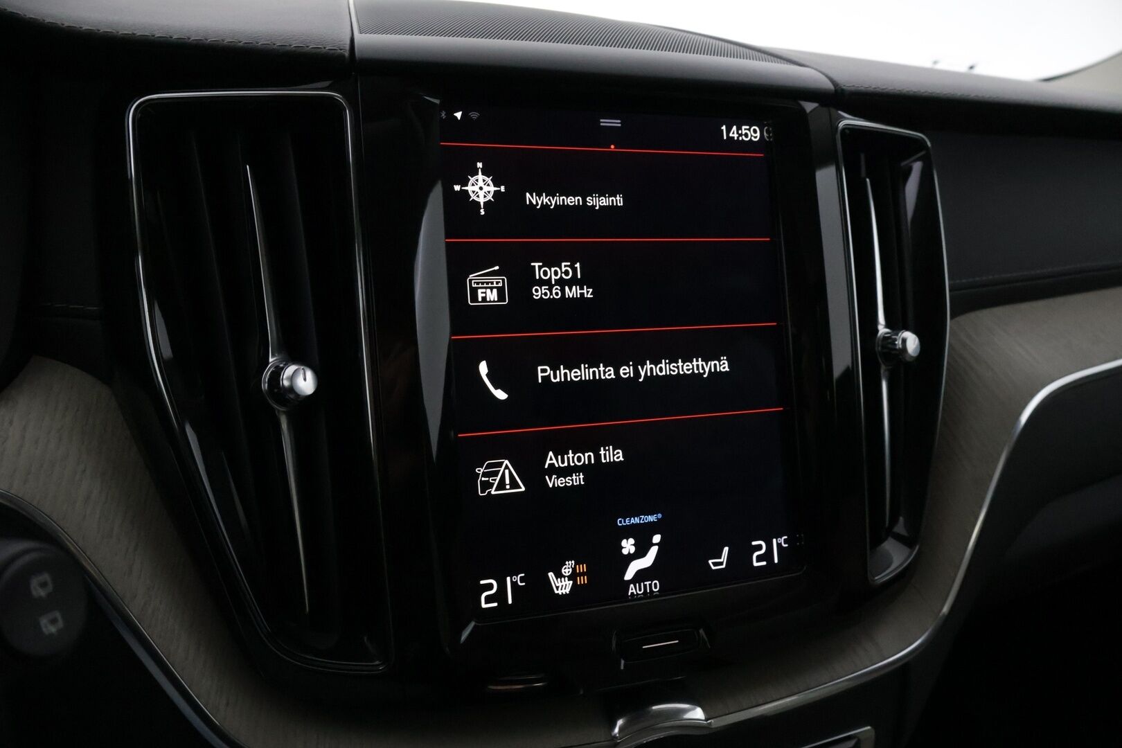 Volvo XC60 2019 T8 AWD Inscription aut *Webasto / Pilot assist / Keyless Go / Panorama / Four-C /  Vetokoukku / Vaaleet Nahat* - Polttoainetoiminen lisälämmitin puhelin ohjauksella / Alle taittuva vetokoukku / Juuri tehty jakopää - HULLUT BLACKWEEK JATKOT - KORKOTARJOUS 2,49%