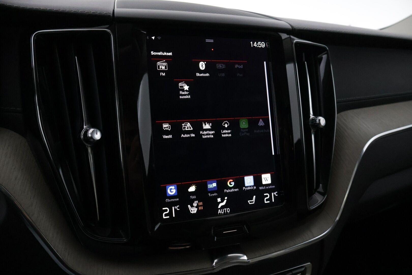 Volvo XC60 2019 T8 AWD Inscription aut *Webasto / Pilot assist / Keyless Go / Panorama / Four-C /  Vetokoukku / Vaaleet Nahat* - Polttoainetoiminen lisälämmitin puhelin ohjauksella / Alle taittuva vetokoukku / Juuri tehty jakopää - HULLUT BLACKWEEK JATKOT - KORKOTARJOUS 2,49%