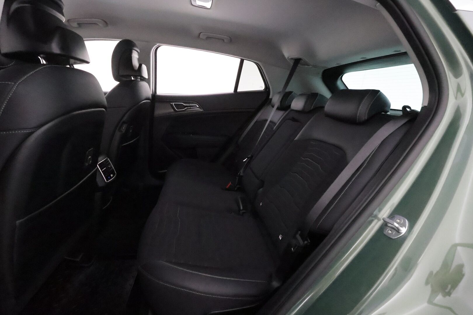 Kia Sportage 2022 1,6 T-GDI AWD Plug-in Hybrid Business Premium AT **360.kamera / Adapt.vakkari / Sähköpenkit / Digimittaristo / KeylessGo** - 3,99 % KORKOTARJOUS TÄHÄN AUTOON - Akku kuntotarkastettu!