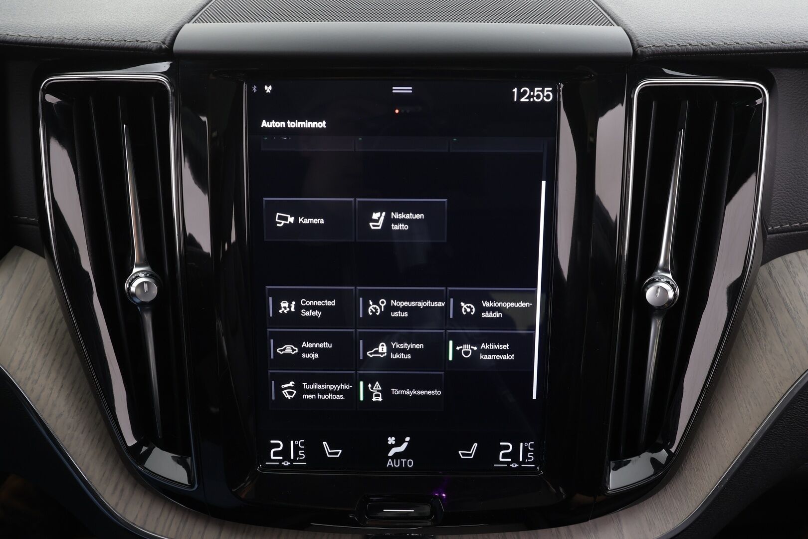 Volvo XC60 2019 T8 TwE AWD Inscription Recharge aut. * ACC / P.kamera / Full LED / Panorama / Muistipenkki / Koukku / Webasto / Sporttinahat / KeylessGo * - Kahdet renkaat aluvanteilla - HULLUT BLACKWEEK JATKOT - KORKOTARJOUS 2,49%