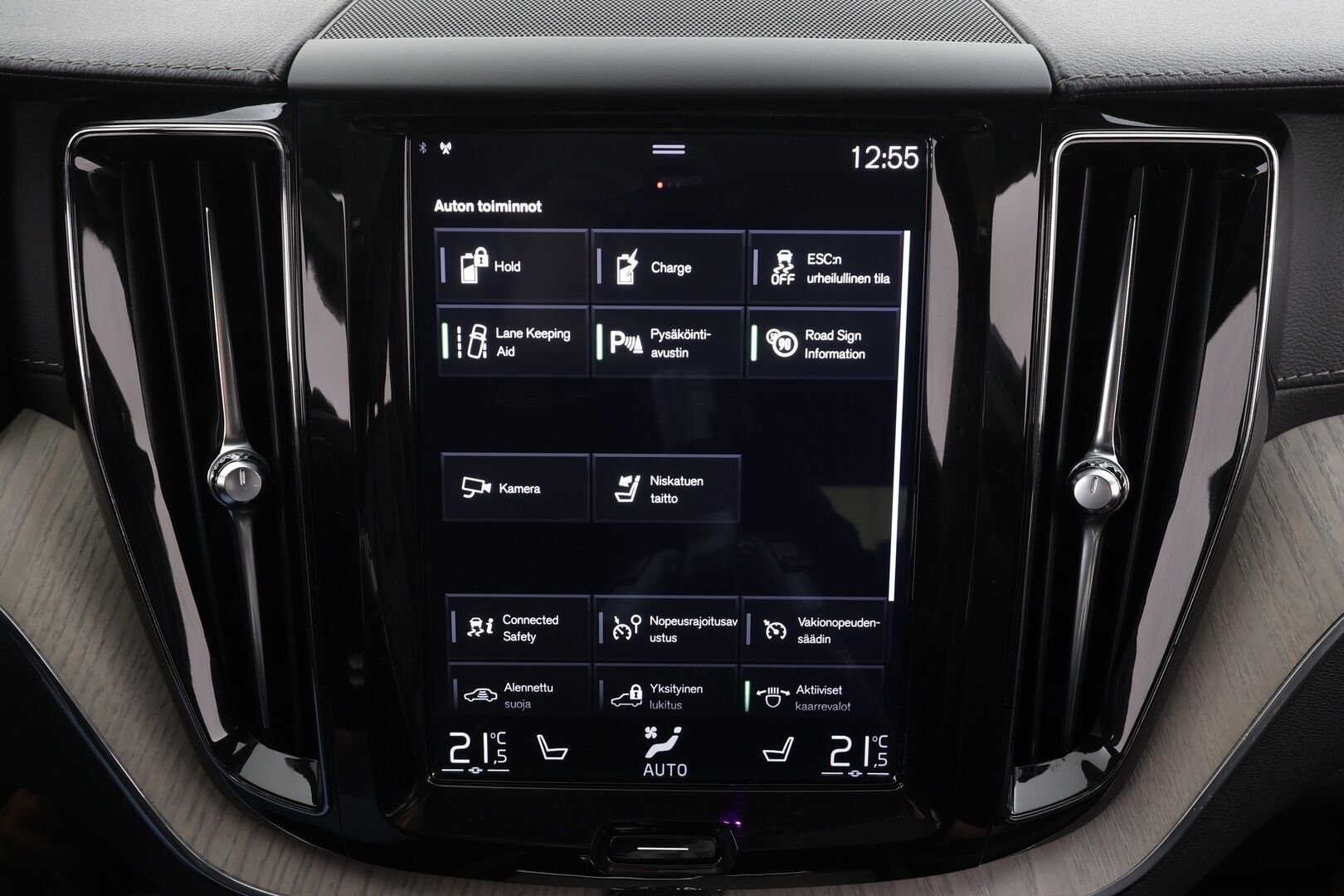 Volvo XC60 2019 T8 TwE AWD Inscription Recharge aut. * ACC / P.kamera / Full LED / Panorama / Muistipenkki / Koukku / Webasto / Sporttinahat / KeylessGo * - Kahdet renkaat aluvanteilla - HULLUT BLACKWEEK JATKOT - KORKOTARJOUS 2,49%