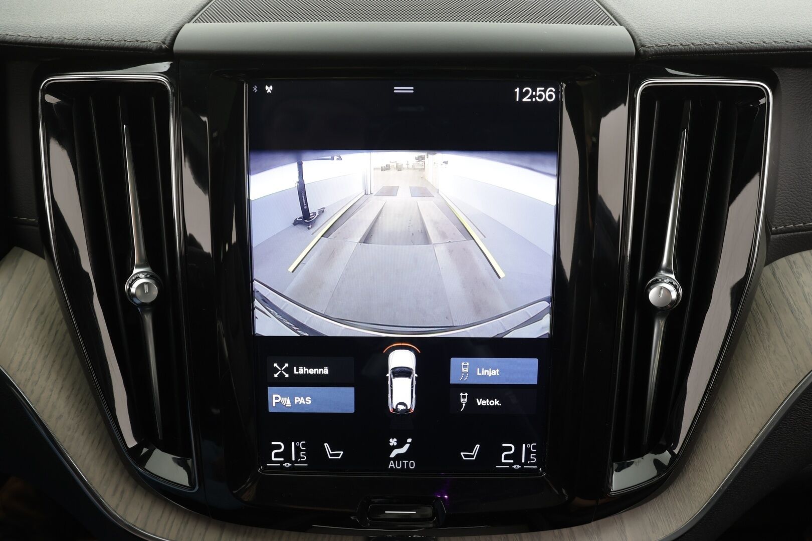 Volvo XC60 2019 T8 TwE AWD Inscription Recharge aut. * ACC / P.kamera / Full LED / Panorama / Muistipenkki / Koukku / Webasto / Sporttinahat / KeylessGo * - Kahdet renkaat aluvanteilla - HULLUT BLACKWEEK JATKOT - KORKOTARJOUS 2,49%