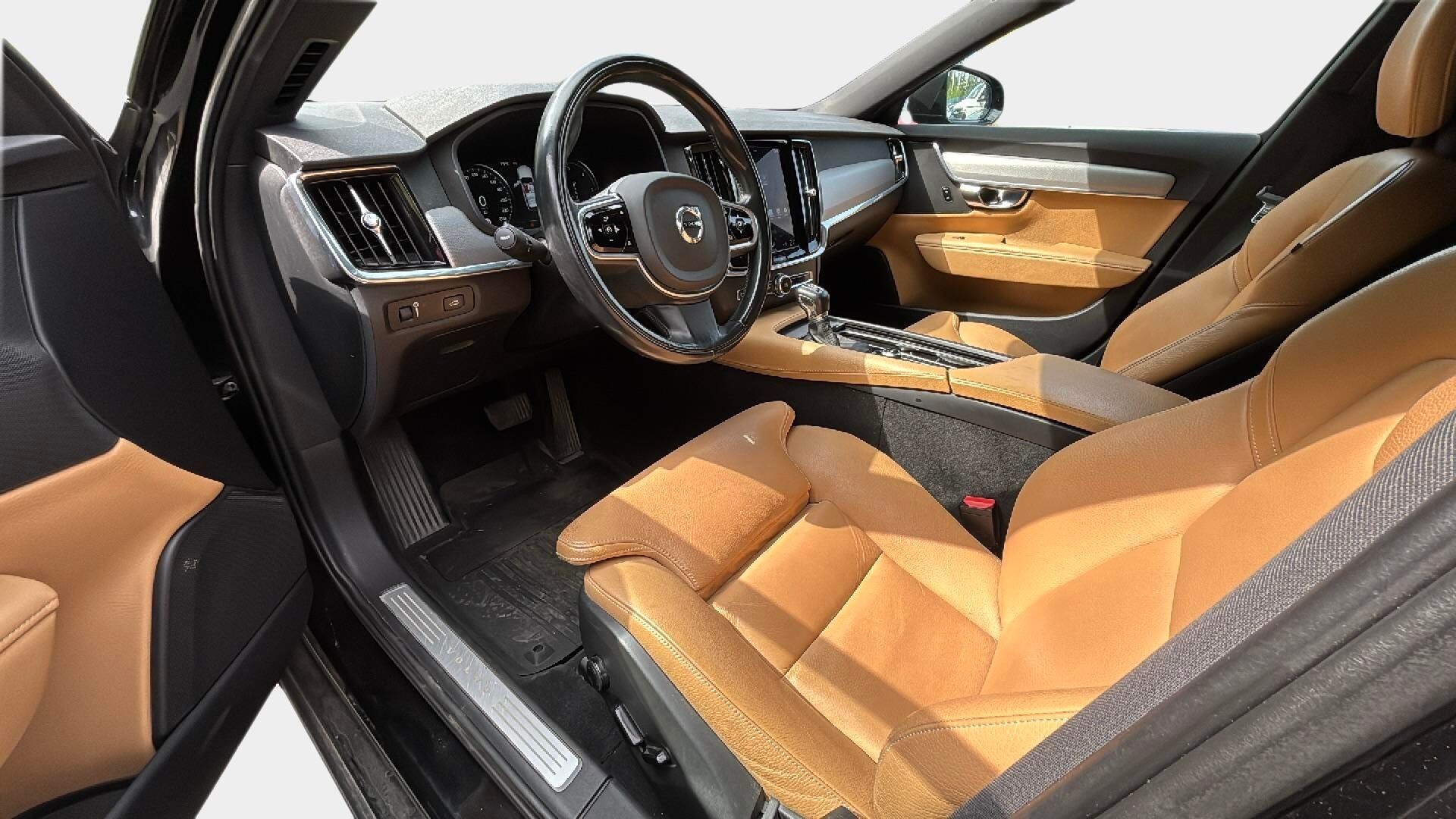 Volvo V90 2017 D3 AWD Inscription aut. *ACC / Webasto / Koukku / Muistipenkki / Nahkasisusta / P.kamera / KeylessGo / Sähköluukku* - Juuri tehty 150tkm huolto jossa vaihdettu Jakopää, vaihteistoöljy, akku sekä öljyt ja suodattimet!